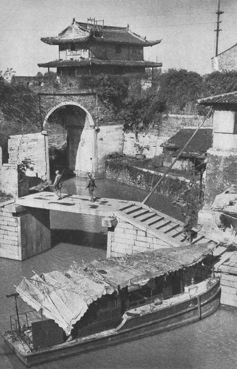 历史老照片,1937年11月23日,日军占领下的苏州盘门城一景