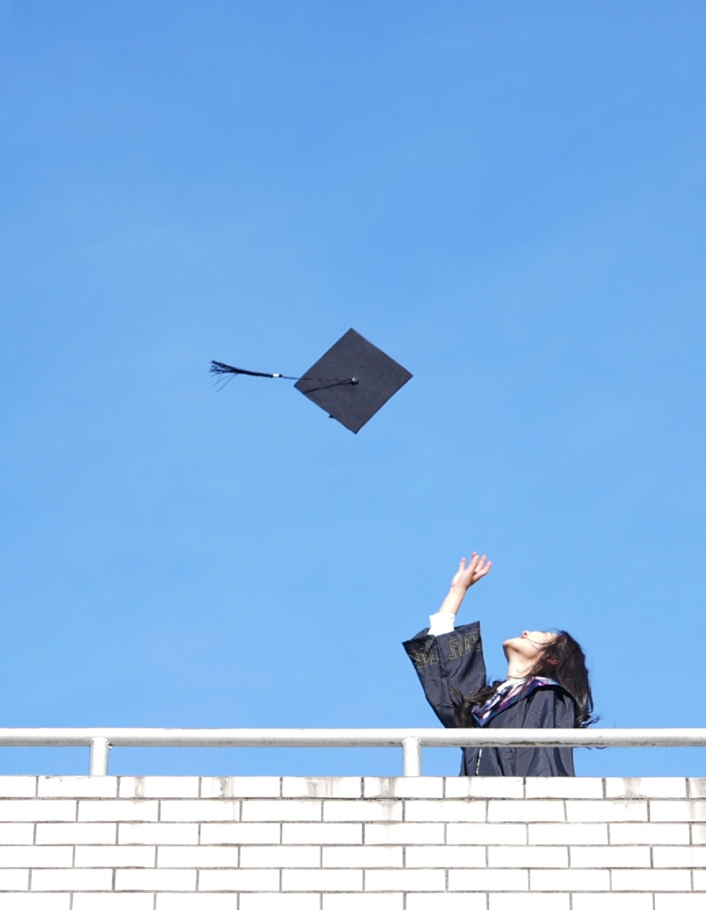 当你顺利完成学业,满足所有毕业要求,你就会获得那张心心念念的毕业