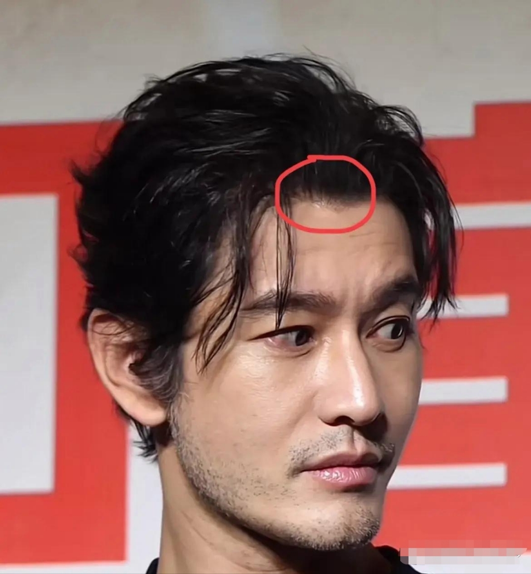 黄晓明其实人很好的,不耍大牌,对工作人员也礼貌,对