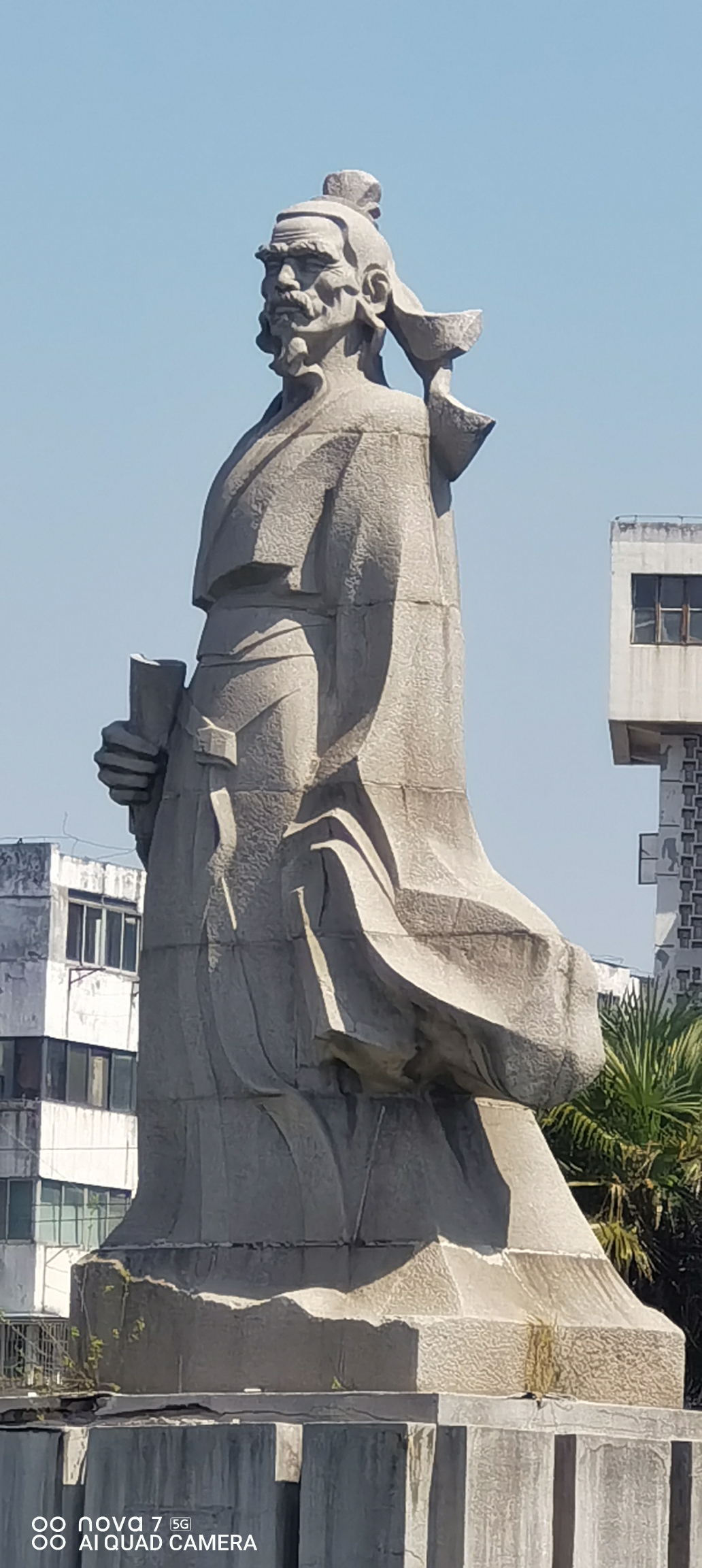 【七律】题镇江沈括雕像  ——镇江梦溪广场树立宋代科学家沈括雕像