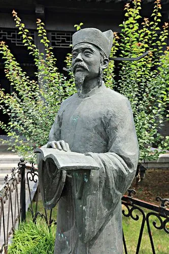 【七律】题镇江沈括雕像  ——镇江梦溪广场树立宋代科学家沈括雕像