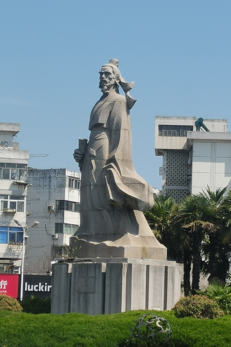 【七律】题镇江沈括雕像  ——镇江梦溪广场树立宋代科学家沈括雕像