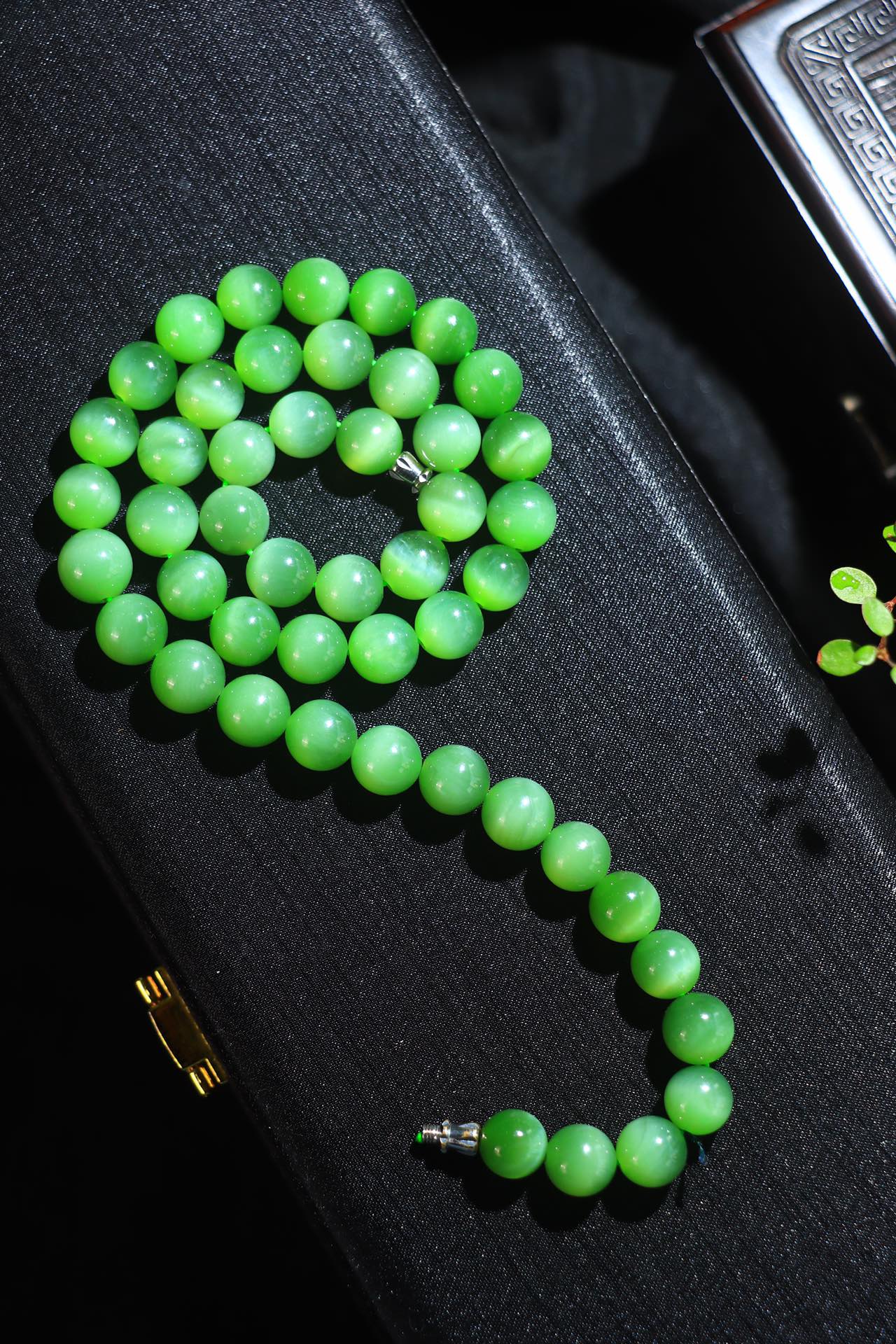 和田玉冰底碧玉猫眼项链 俄碧 玉质温润细腻 佩戴舒适～间关莺语花底