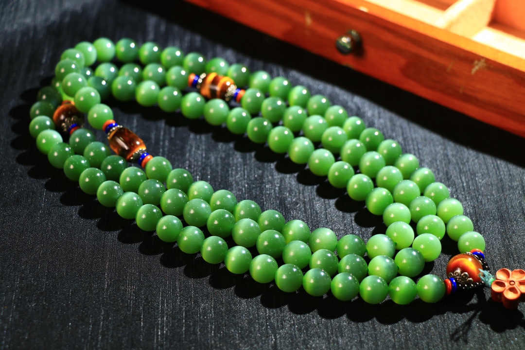 收藏款和田玉冰底碧玉猫眼佛珠项链 俄碧老料 玉质温润细腻 佩戴舒适