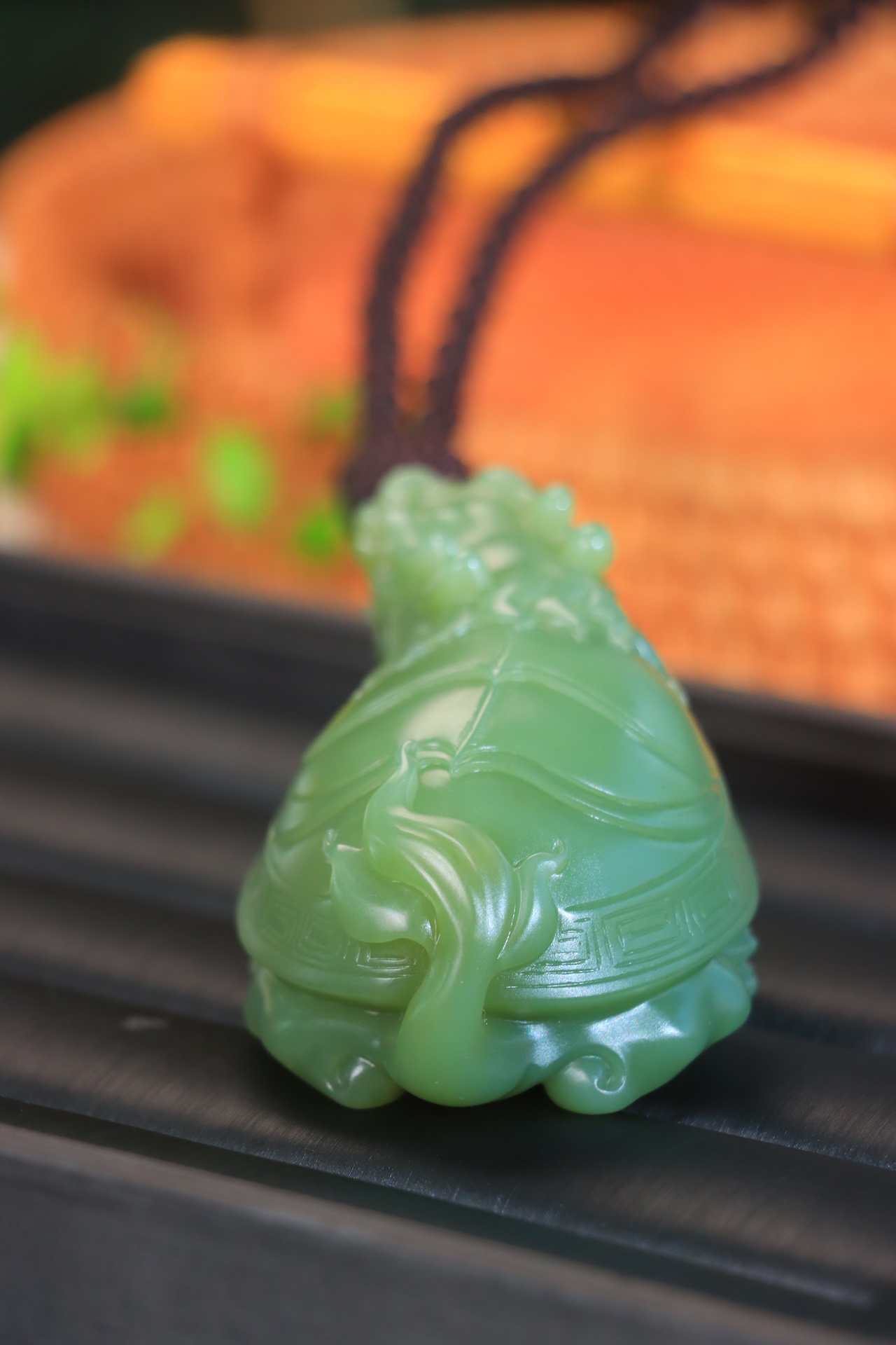 和田玉沙枣青老坑料龙龟手把件,玉质细腻油润,精工雕琢龙龟,兽角披身