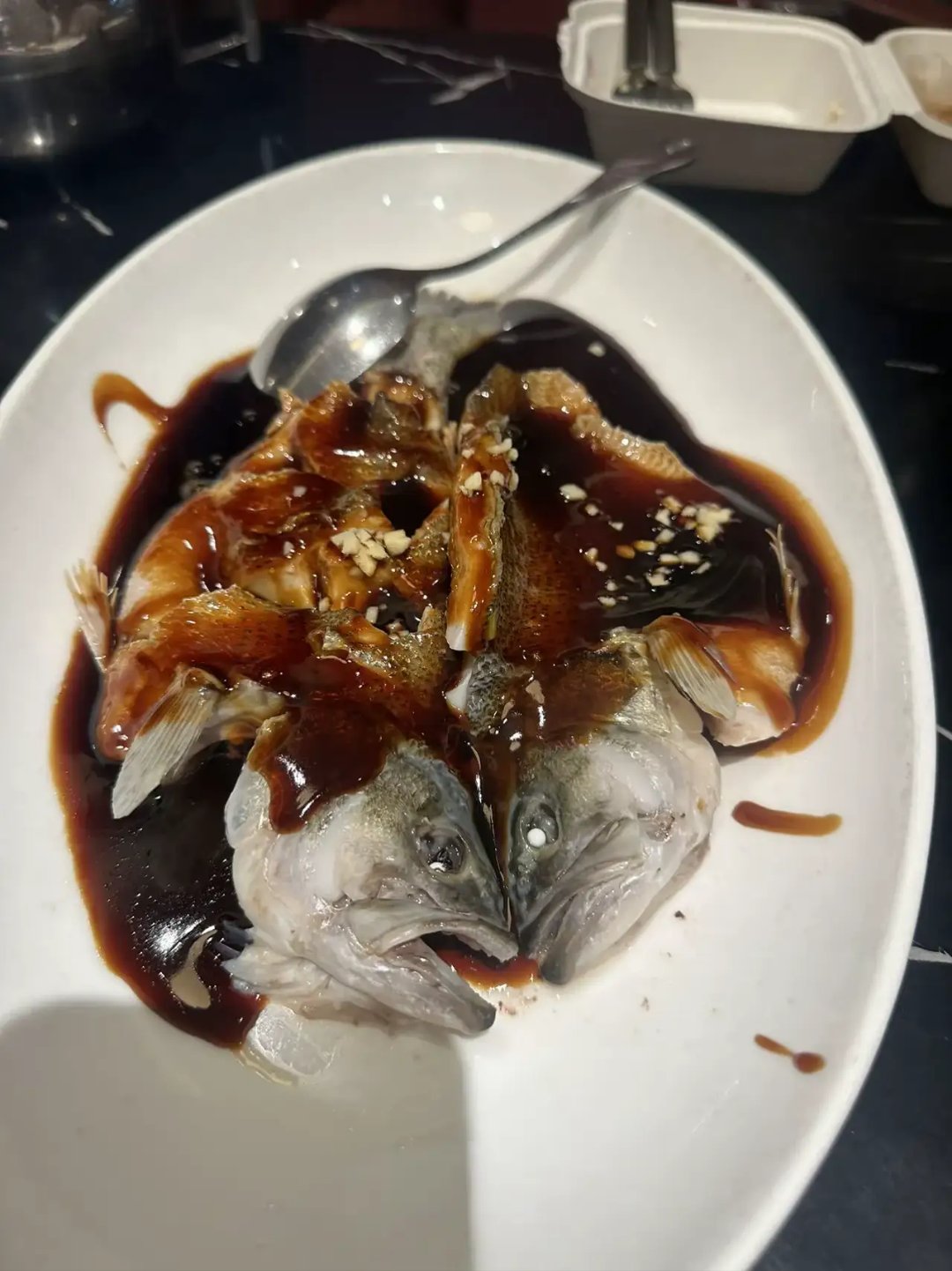 西湖醋鱼在网上已经被黑的发红了,多少人不辞百里之遥跑到杭州楼外楼