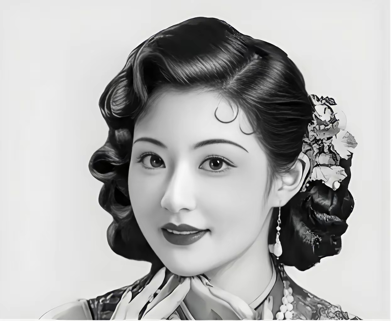 1939年,40岁的白兰花勾搭上了宋霭龄23岁的儿子,还在马尼拉结了婚