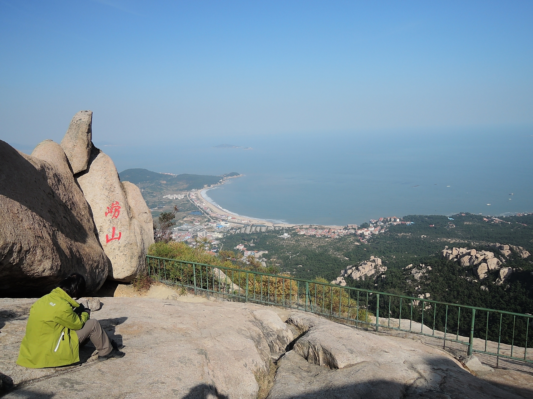 在山东青岛,半月内四爬崂山,这是仰口景区,步行上山拍摄.