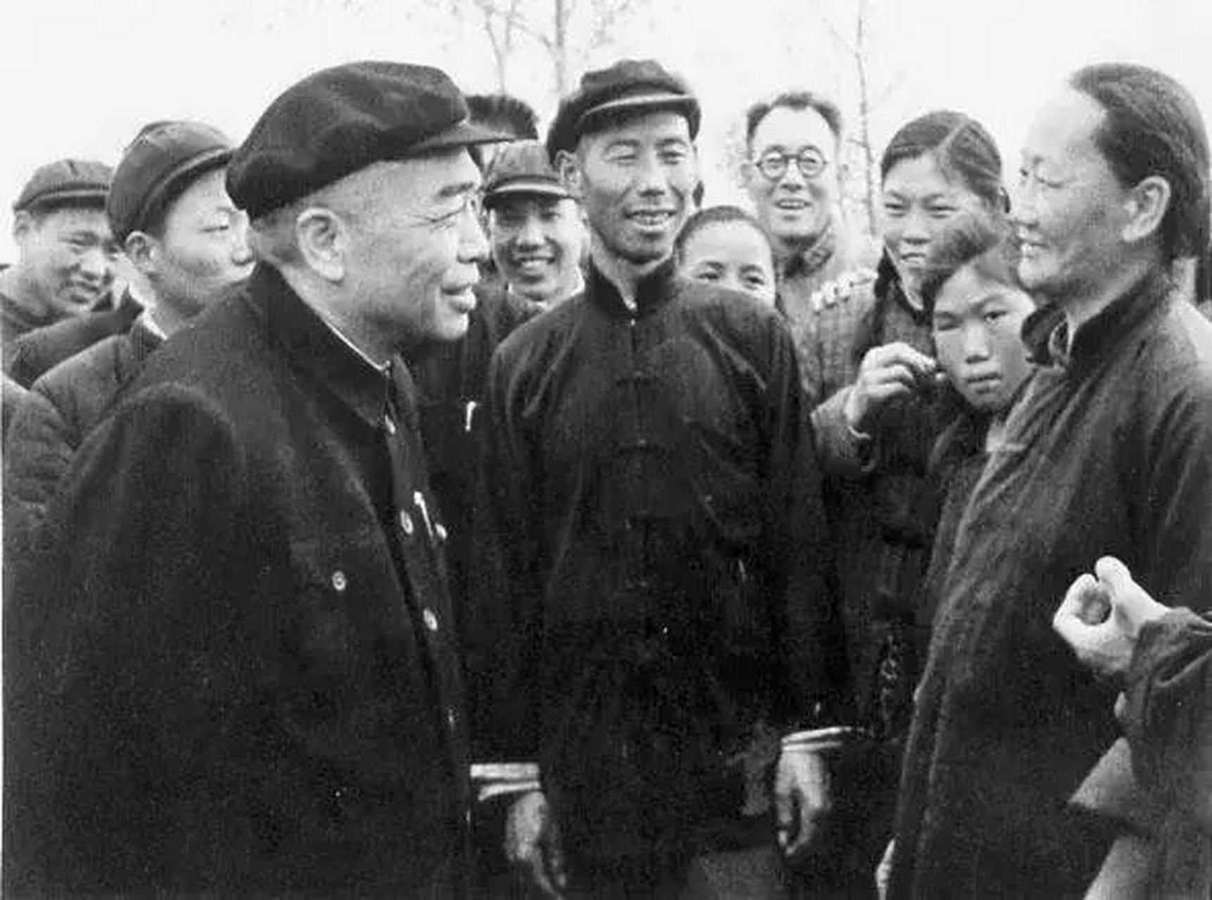 1959年9月,彭老总搬进了北京郊区的吴家花园,吴家花园地处挂甲屯村.