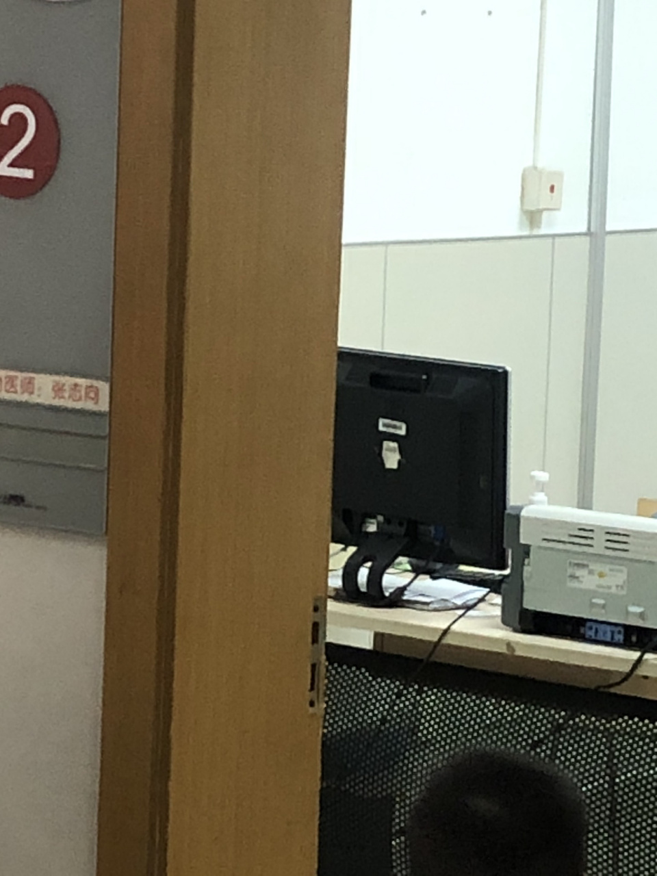 这就是昆山友谊医院儿童急诊,急诊没医生看,问前台回答是又没让你来