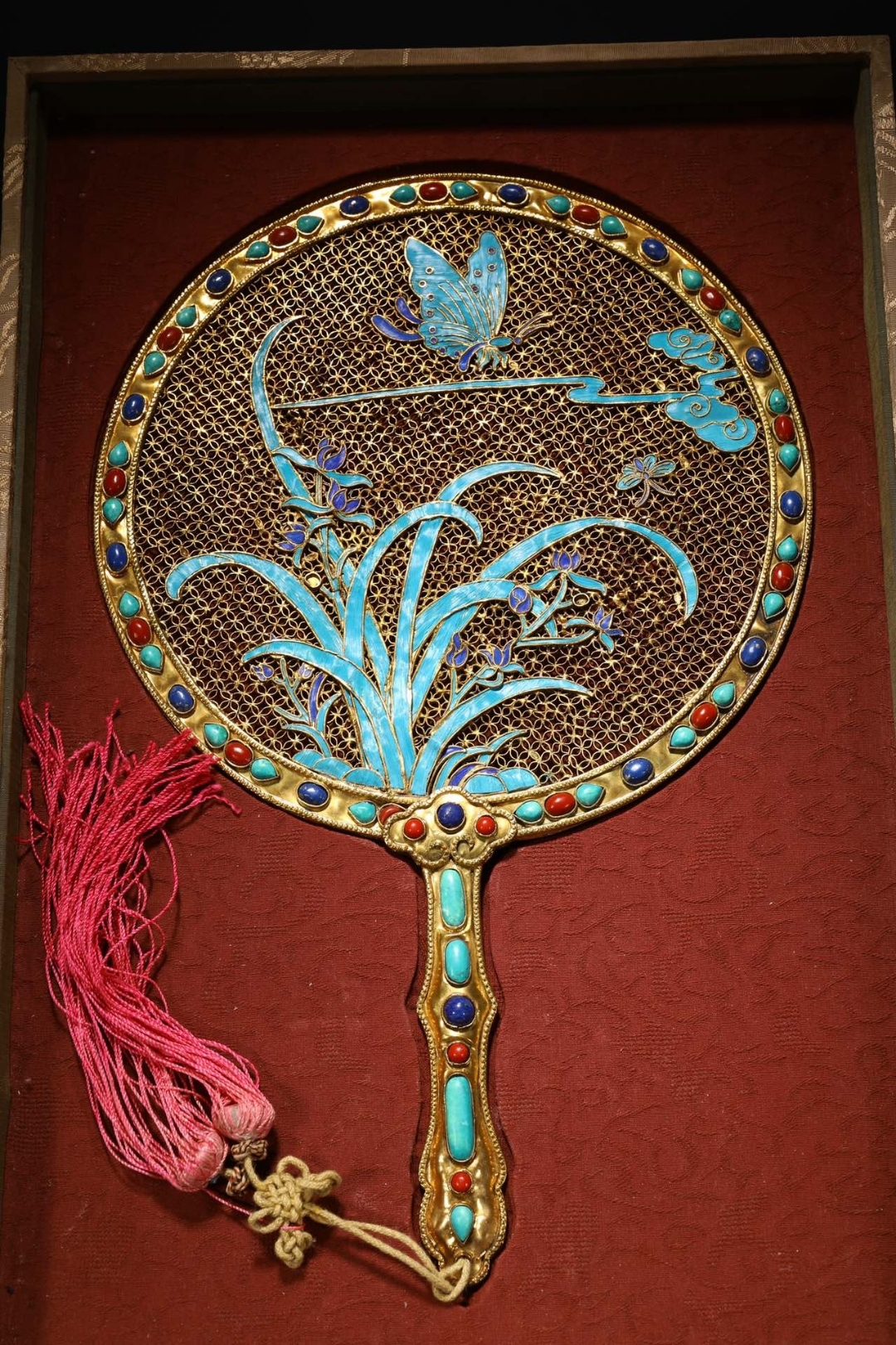 j银鎏金蝴蝶纹扇子 尺寸:31.3×20.3厘米 重350克