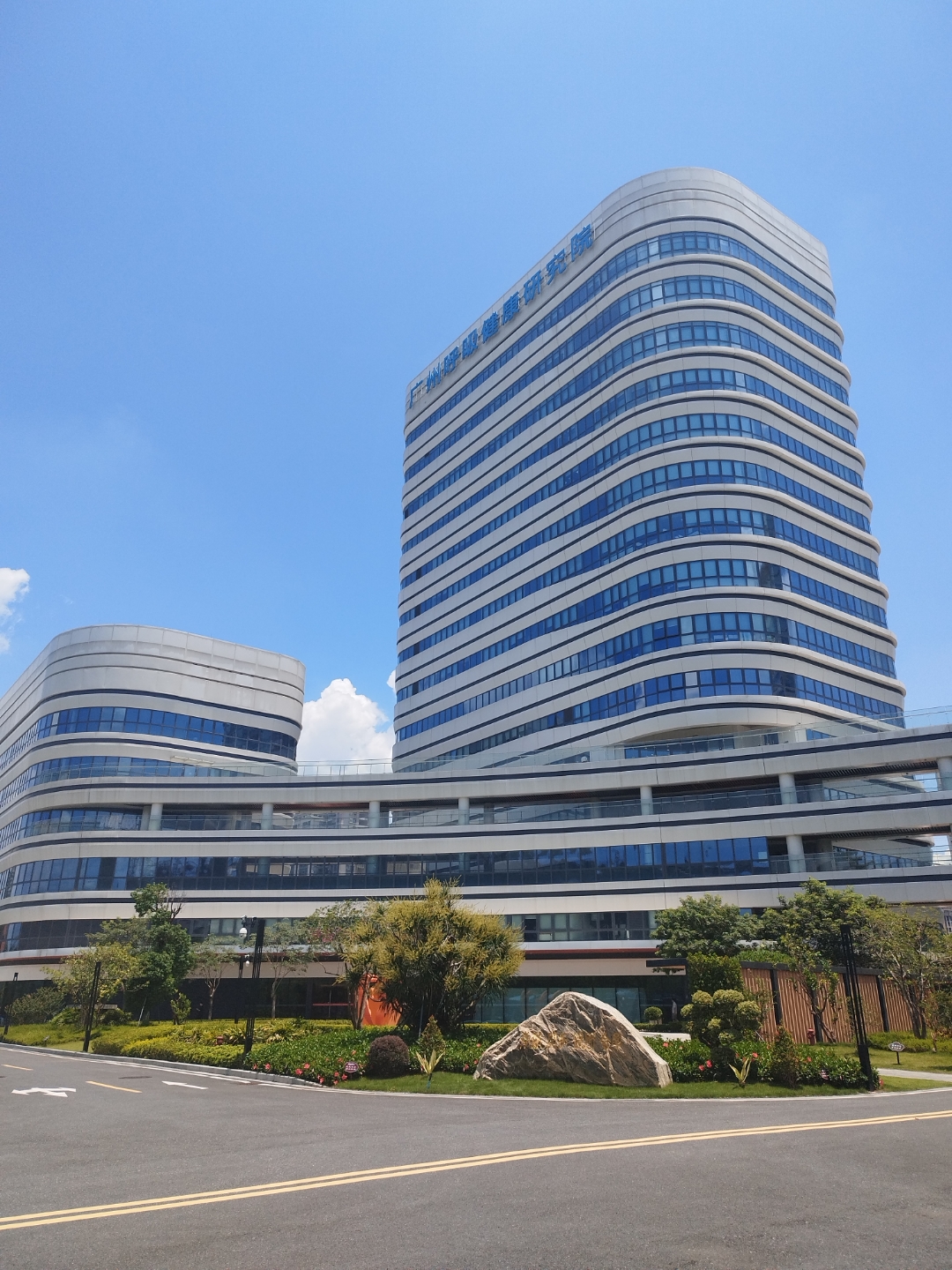 虽然现在很渺小,但海滩也是靠微小的沙粒汇聚而成的