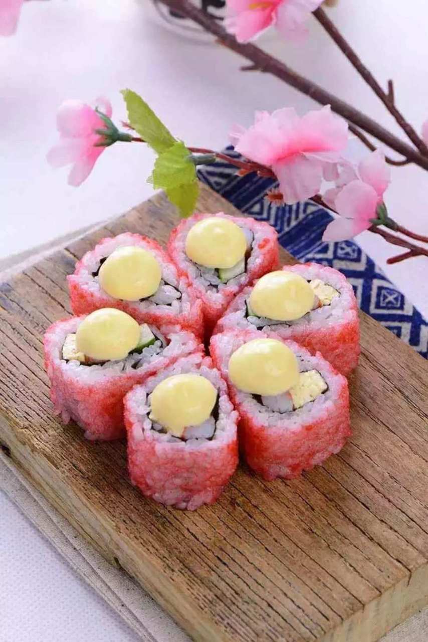 寿司樱花酱的制作方法:  主料: - 鱼松粉:300克 - 甜味沙拉酱:200克