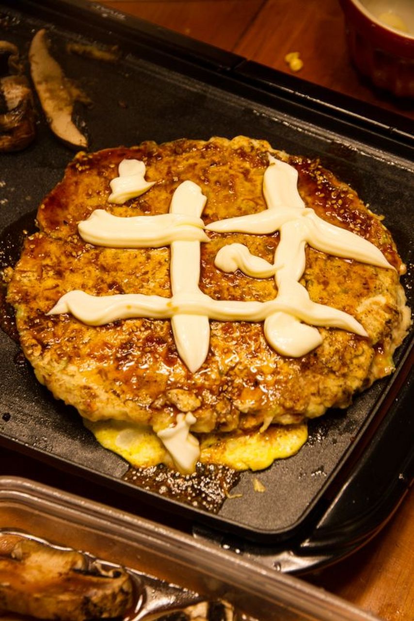 海鲜大阪烧的制作步骤如下:  主料: - 鸡蛋 - 各种海鲜(虾仁,三文鱼