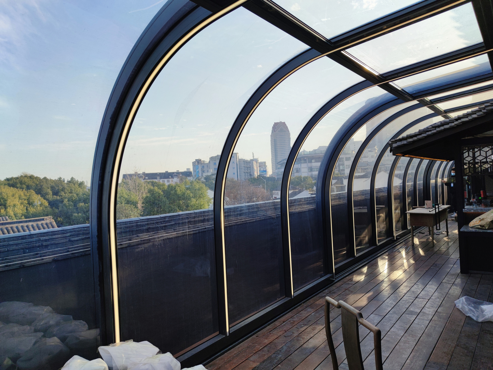 弧形移动阳光房,苏州山塘街网红餐厅露台