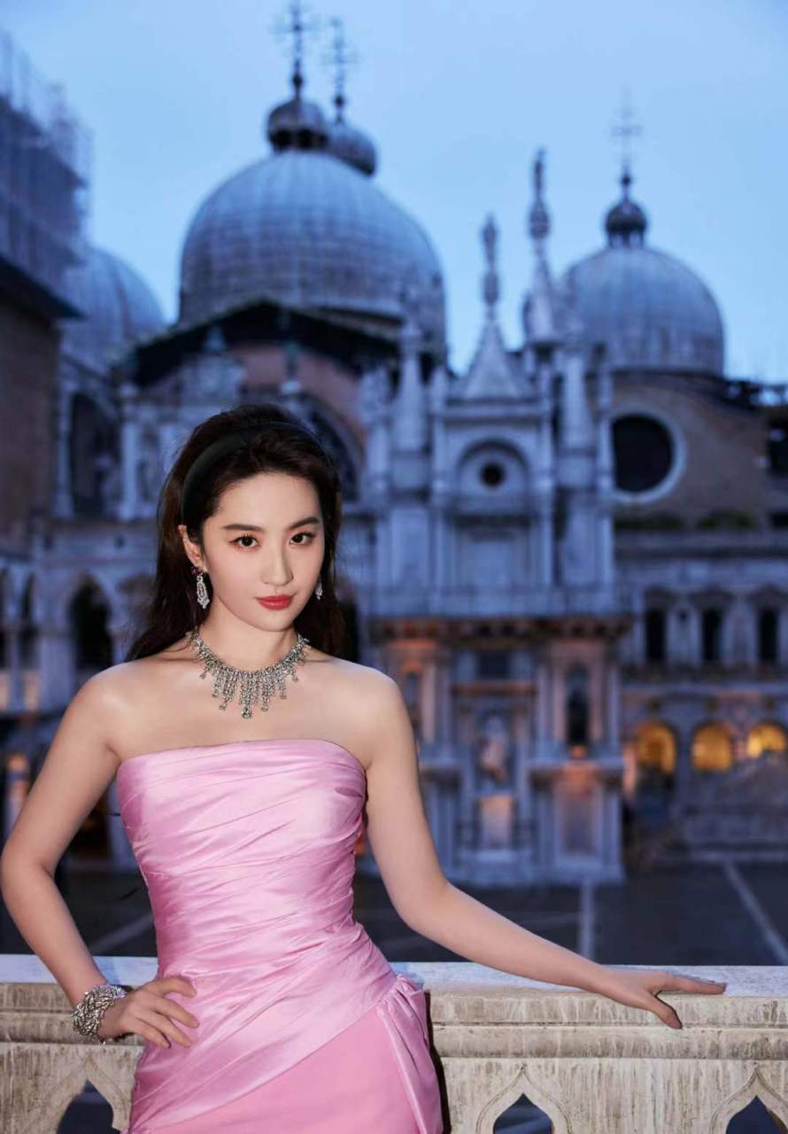 蒋梦婕跟杨洋聚餐也是希望能介绍给她一个角色,杨洋也给朋友面. .