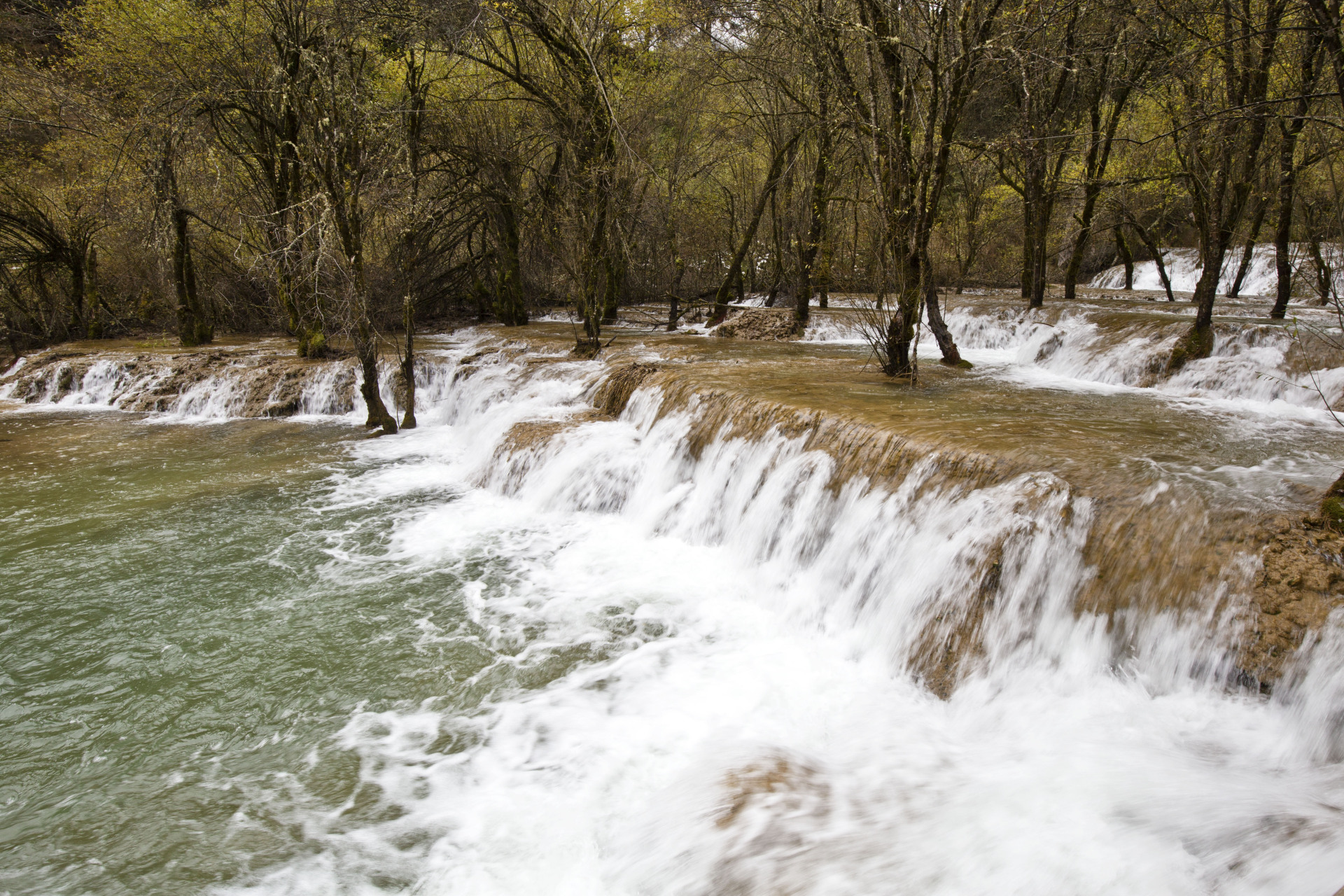牟尼沟海拔在2800—4078米,对于有高原反应的游客可能会有轻微的不适