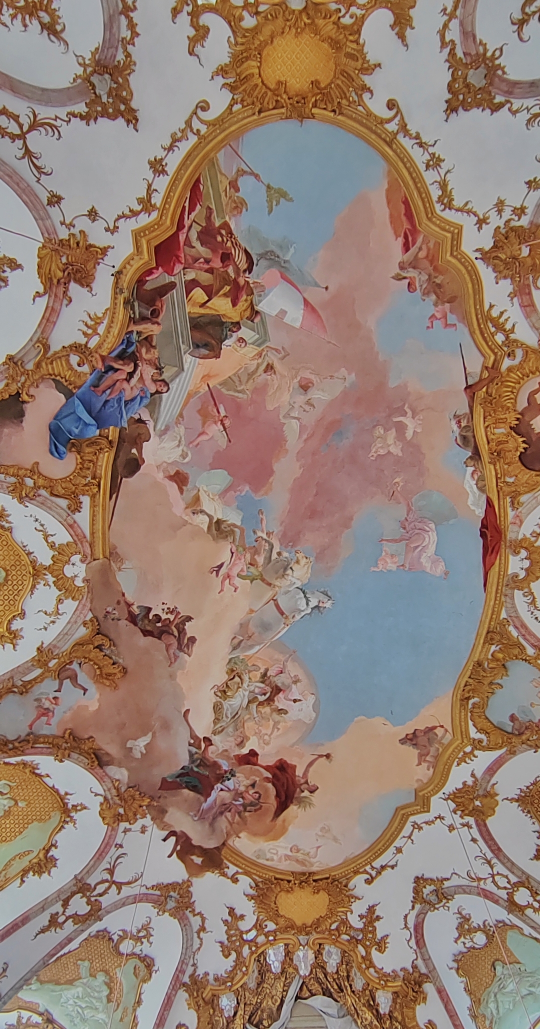 有着"万宫之宫"的维尔茨堡宫其奢侈豪华程度确实不