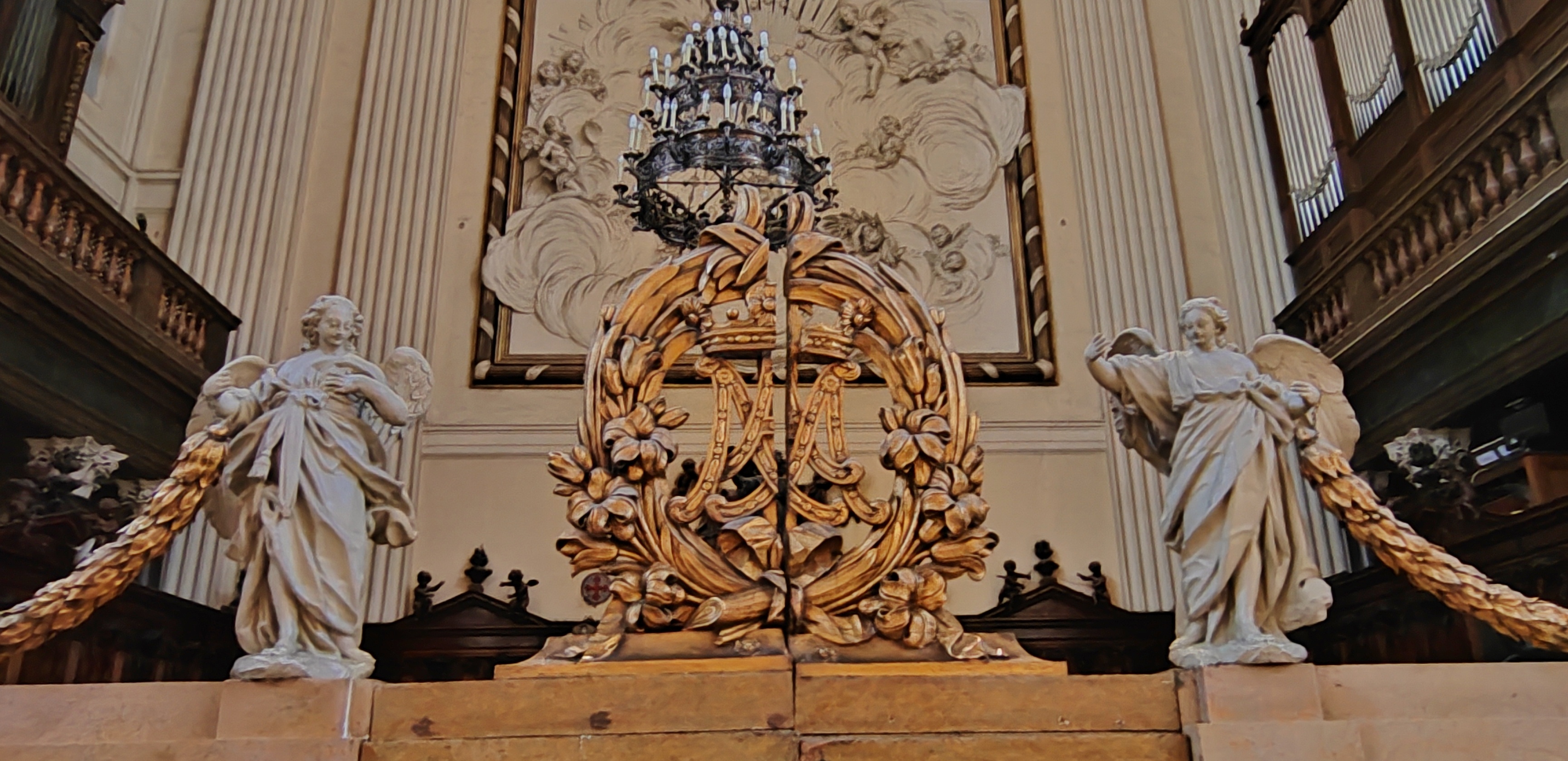 皮拉尔圣母主教座堂(la basilica de nuestra senora del pilar).