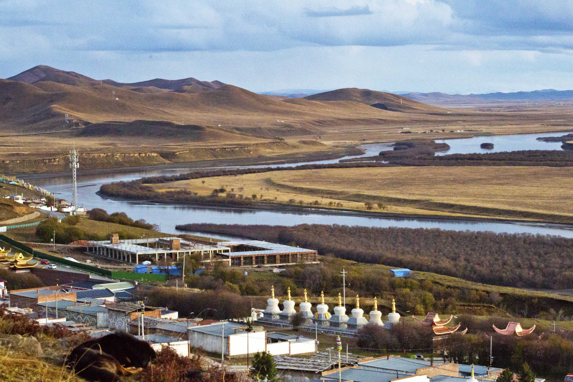 深秋时节这里有着最美的高原草甸湿地自然风光,"中国最美的高寒湿地