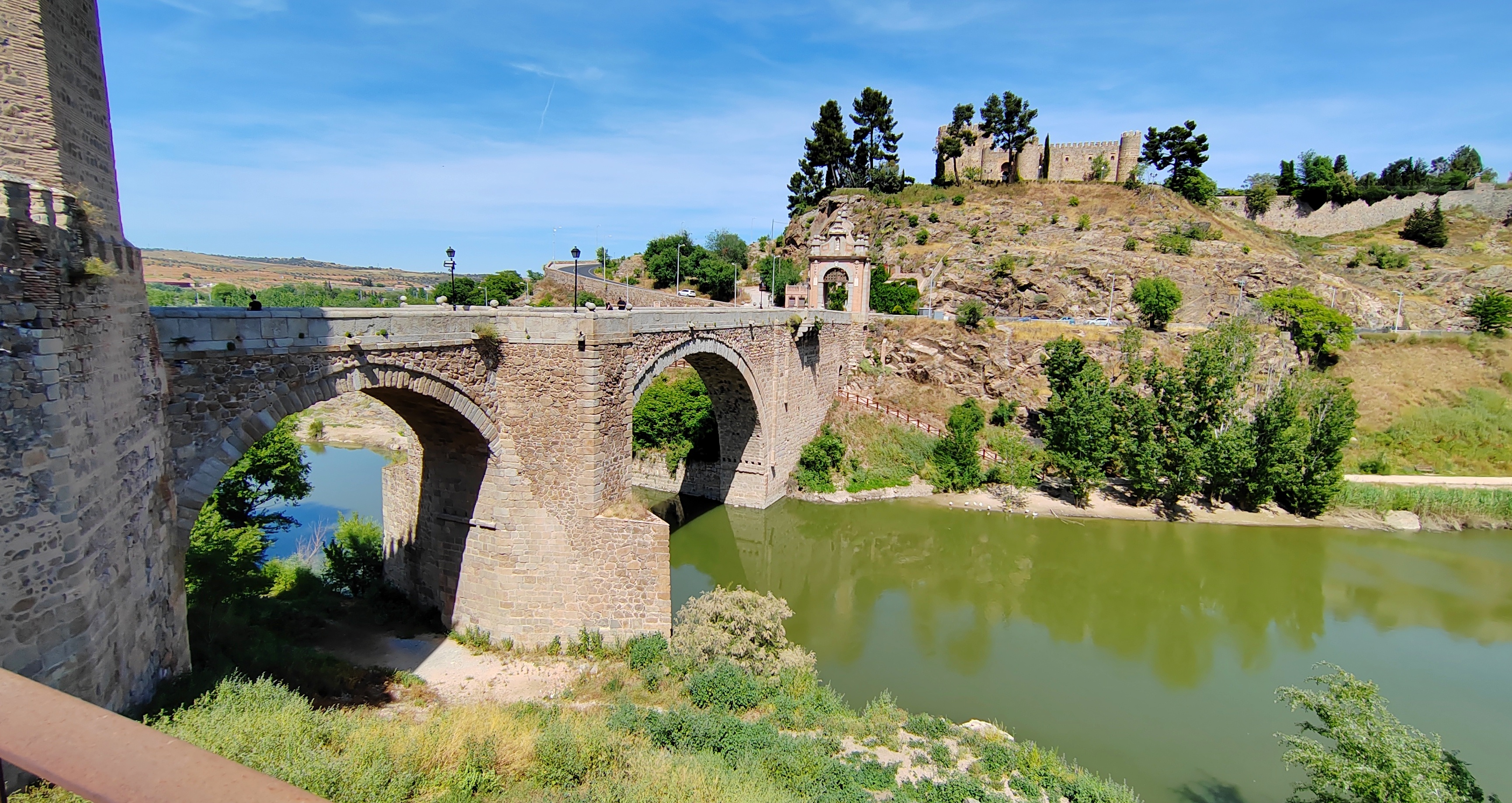 世界上最早的石拱桥,阿尔坎塔拉桥(puente de alcantara).