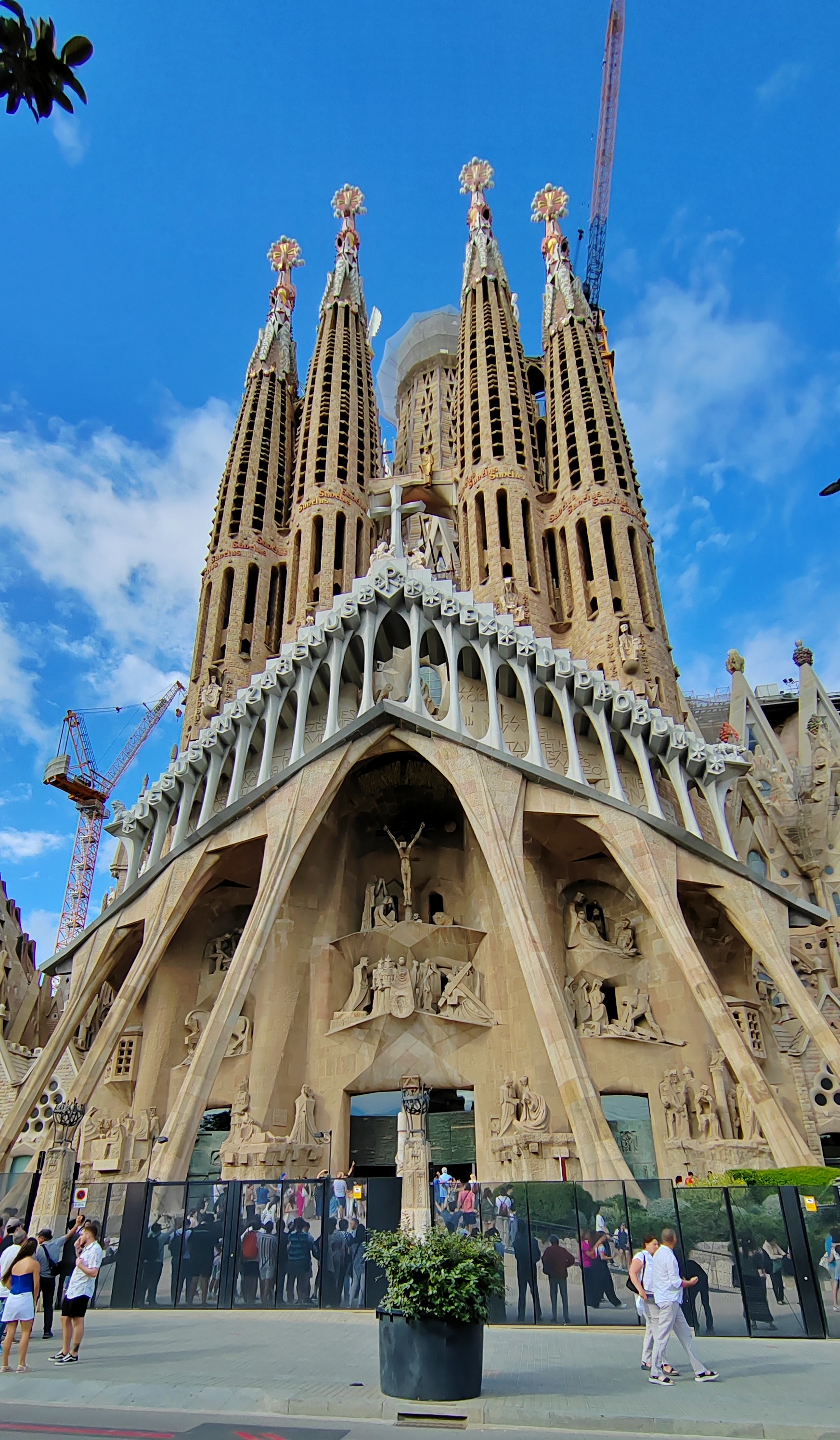 sagrada família),圣家族大教堂又译作神圣家族大教堂,简称圣家堂,是