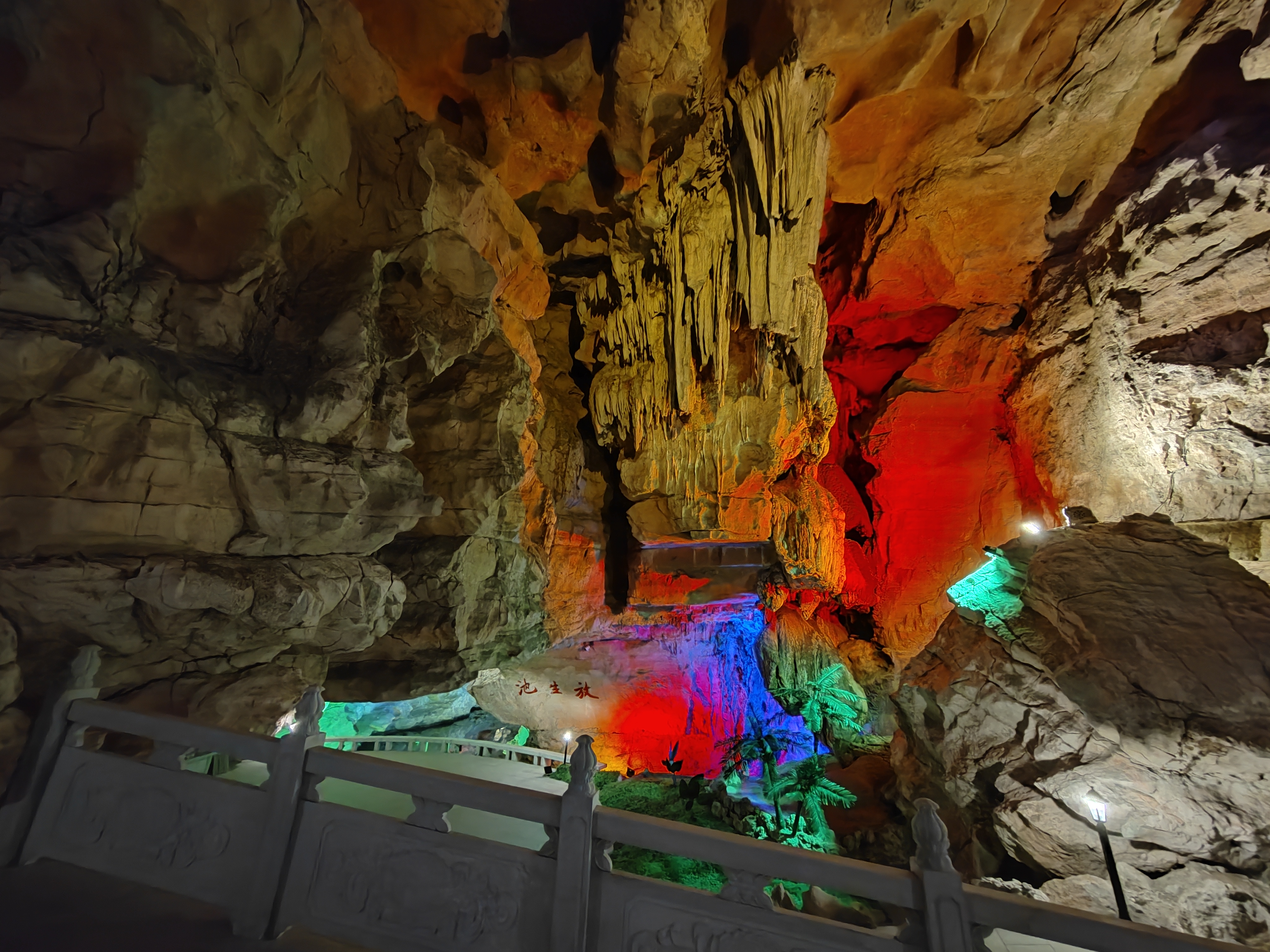 为保护国家文物做出贡献的安顺华严洞.