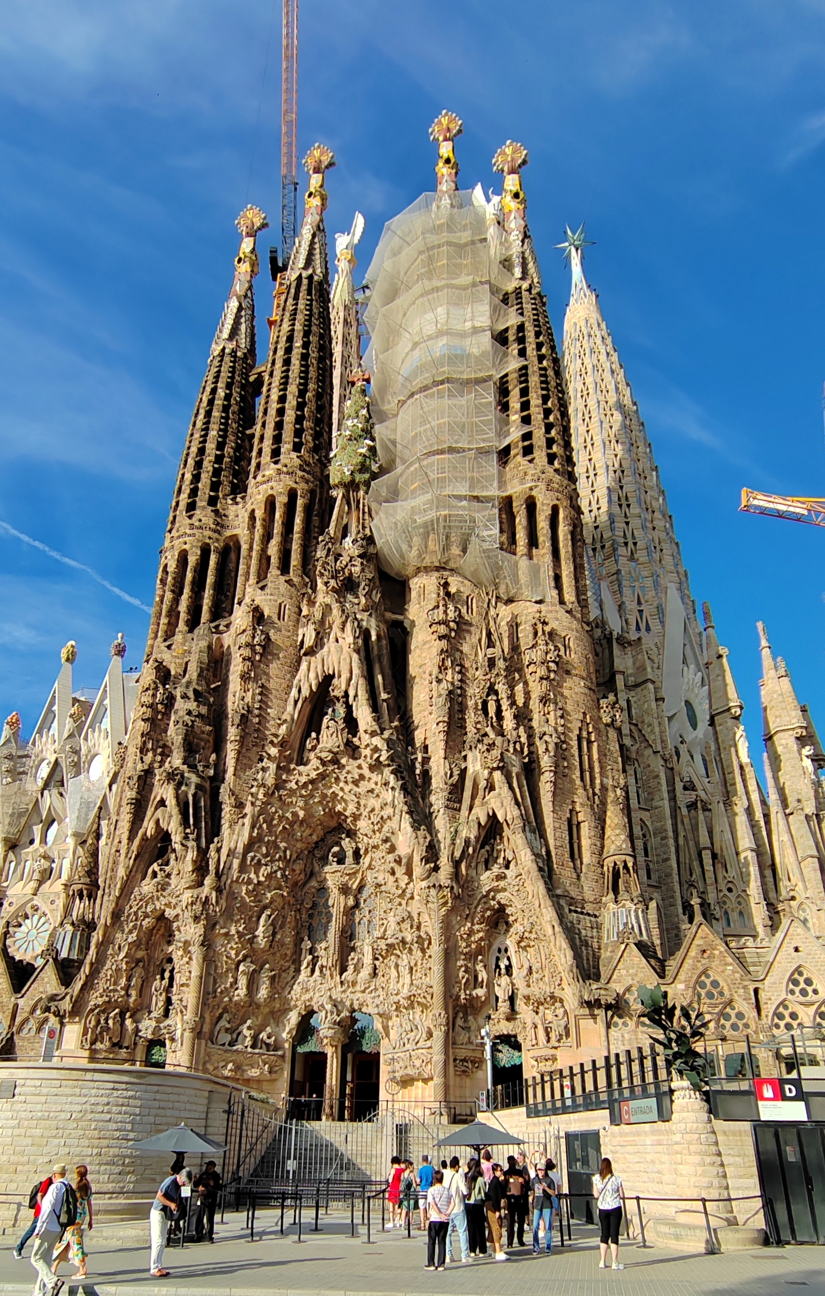 sagrada família),圣家族大教堂又译作神圣家族大教堂,简称圣家堂,是