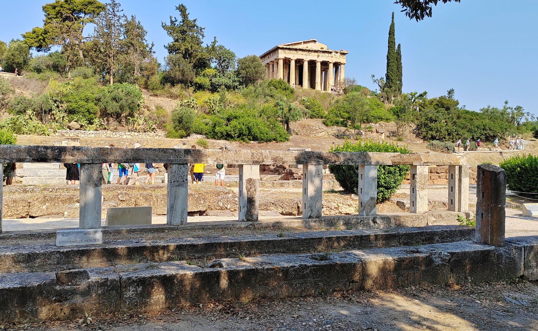 位于阿塔罗斯柱廊和赫淮斯托斯神庙之脊怕蘼砑 遗址雅典老城区孔子