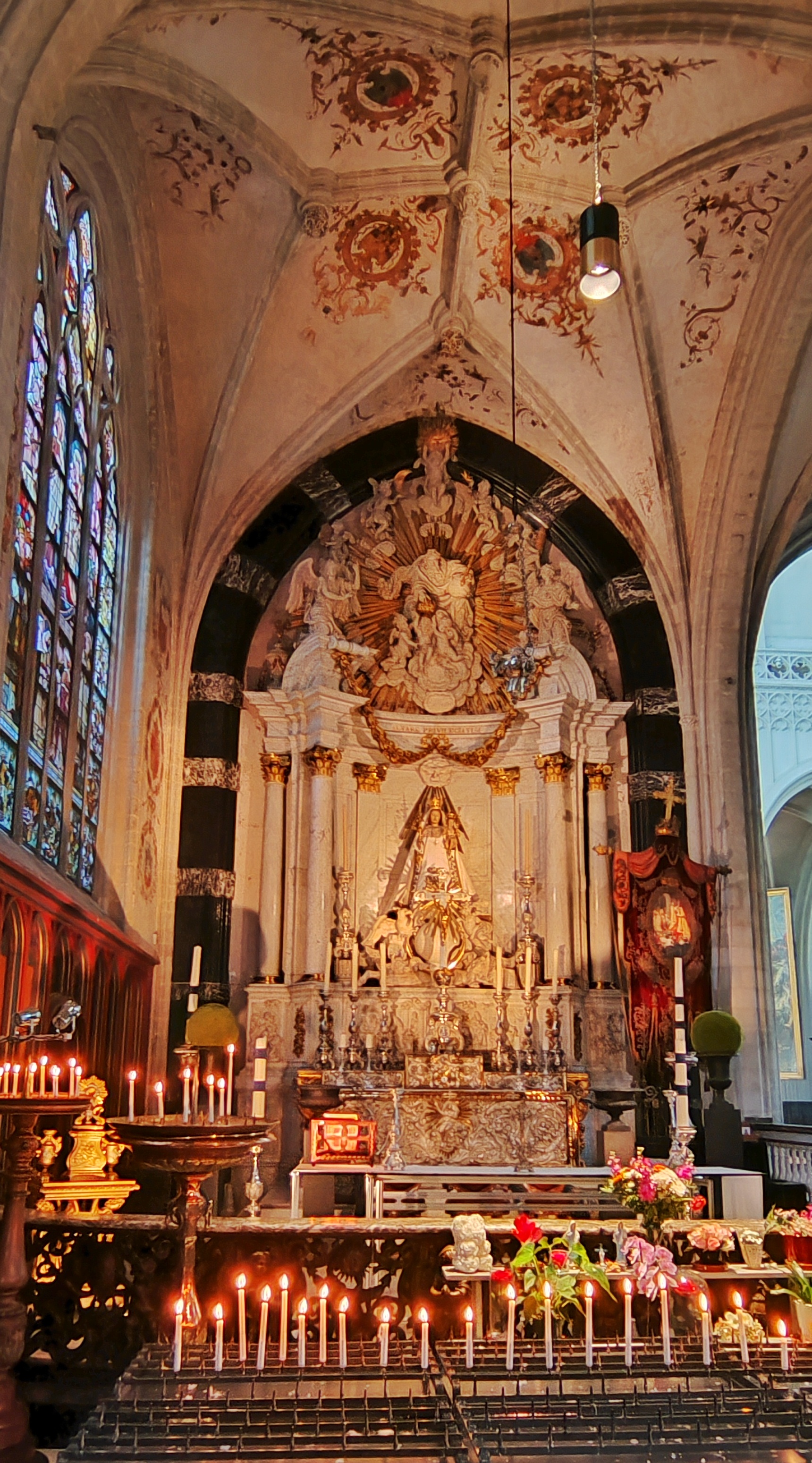 安特卫普圣母大教堂(onze lieve vrouwekathedraal),是比利时迄今最大