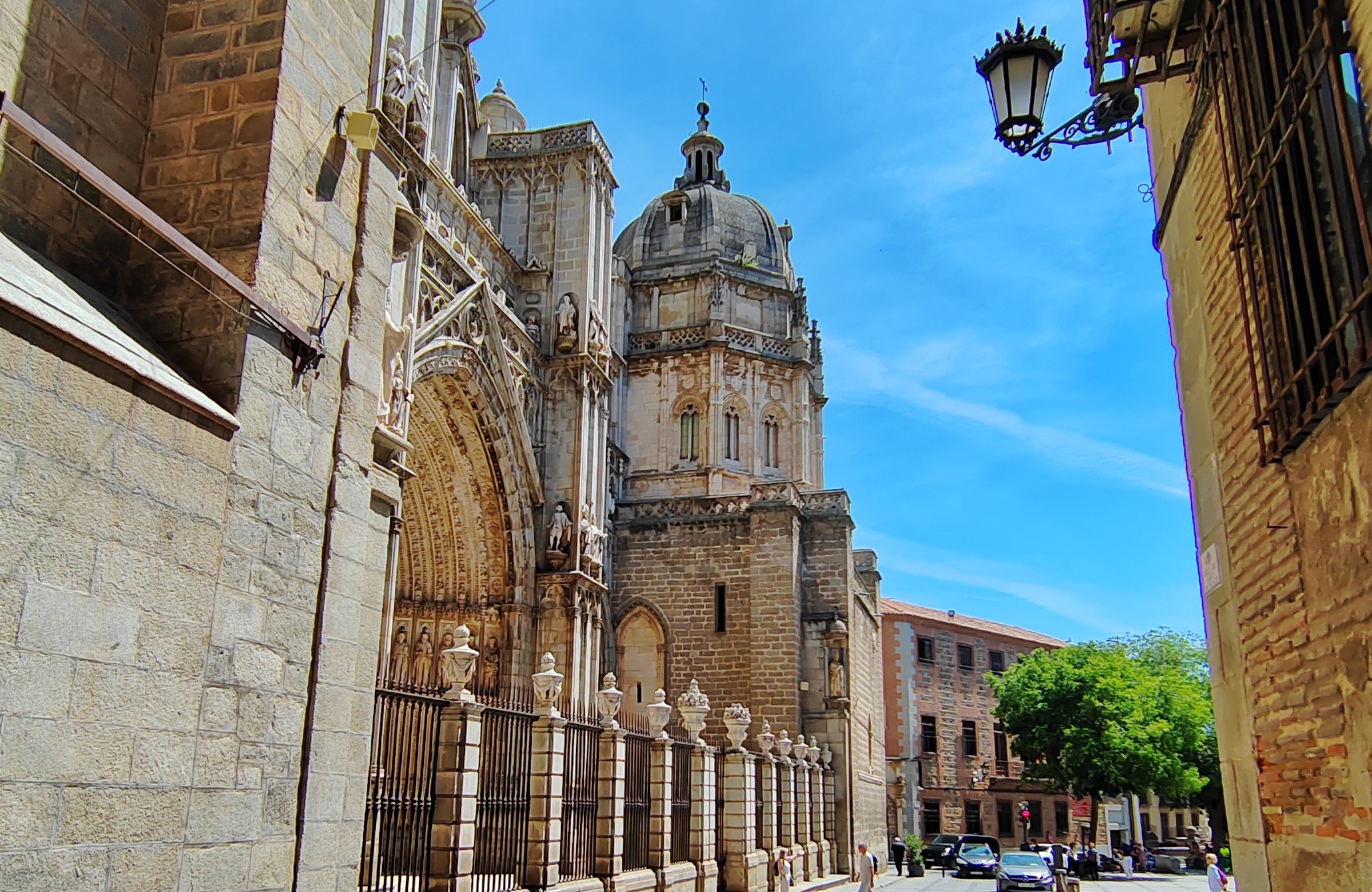 托莱多大教堂是世界最大天主教堂之一,在西班牙排名第二的大教堂,也是