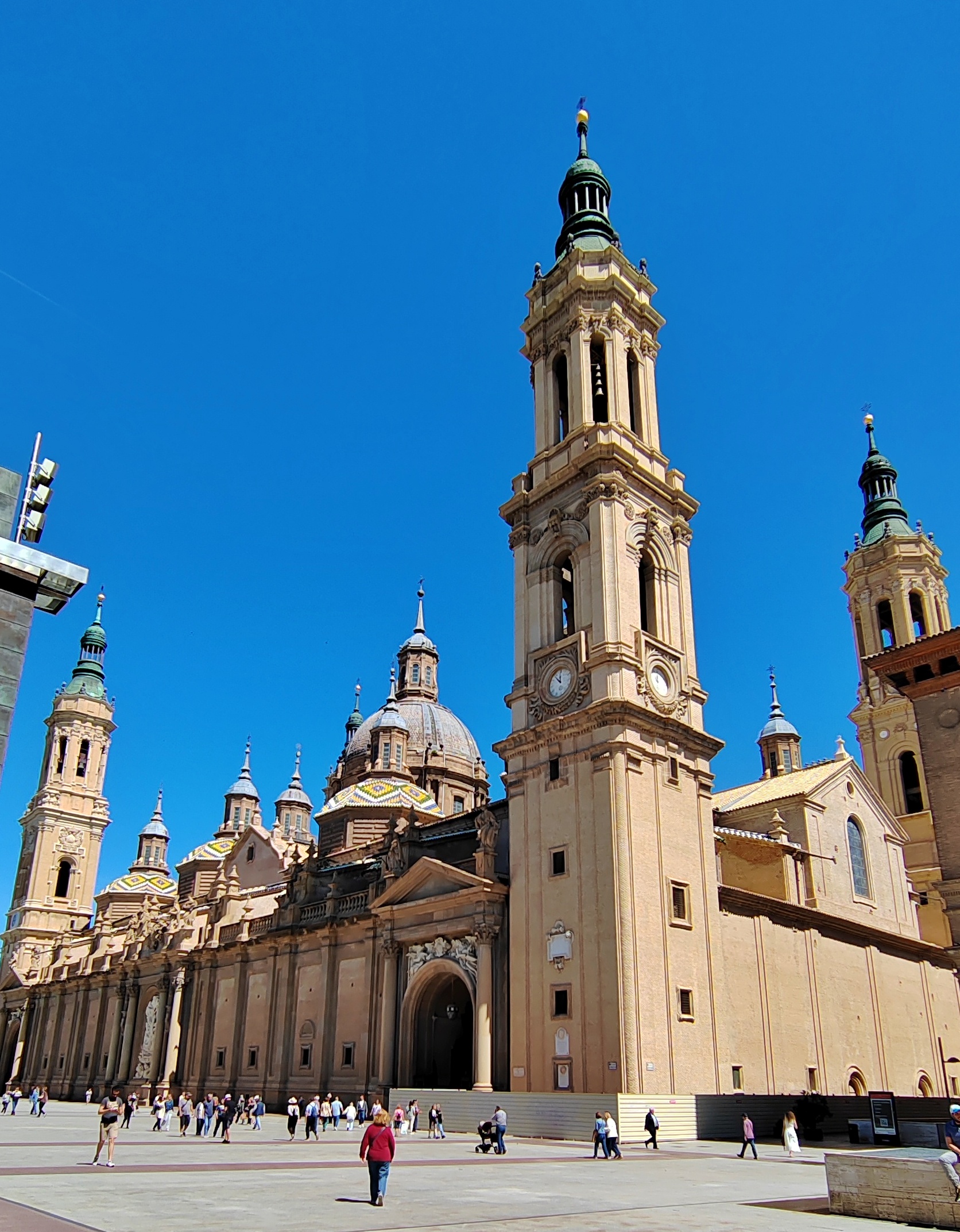 皮拉尔圣母主教座堂(la basilica de nuestra senora del pilar).