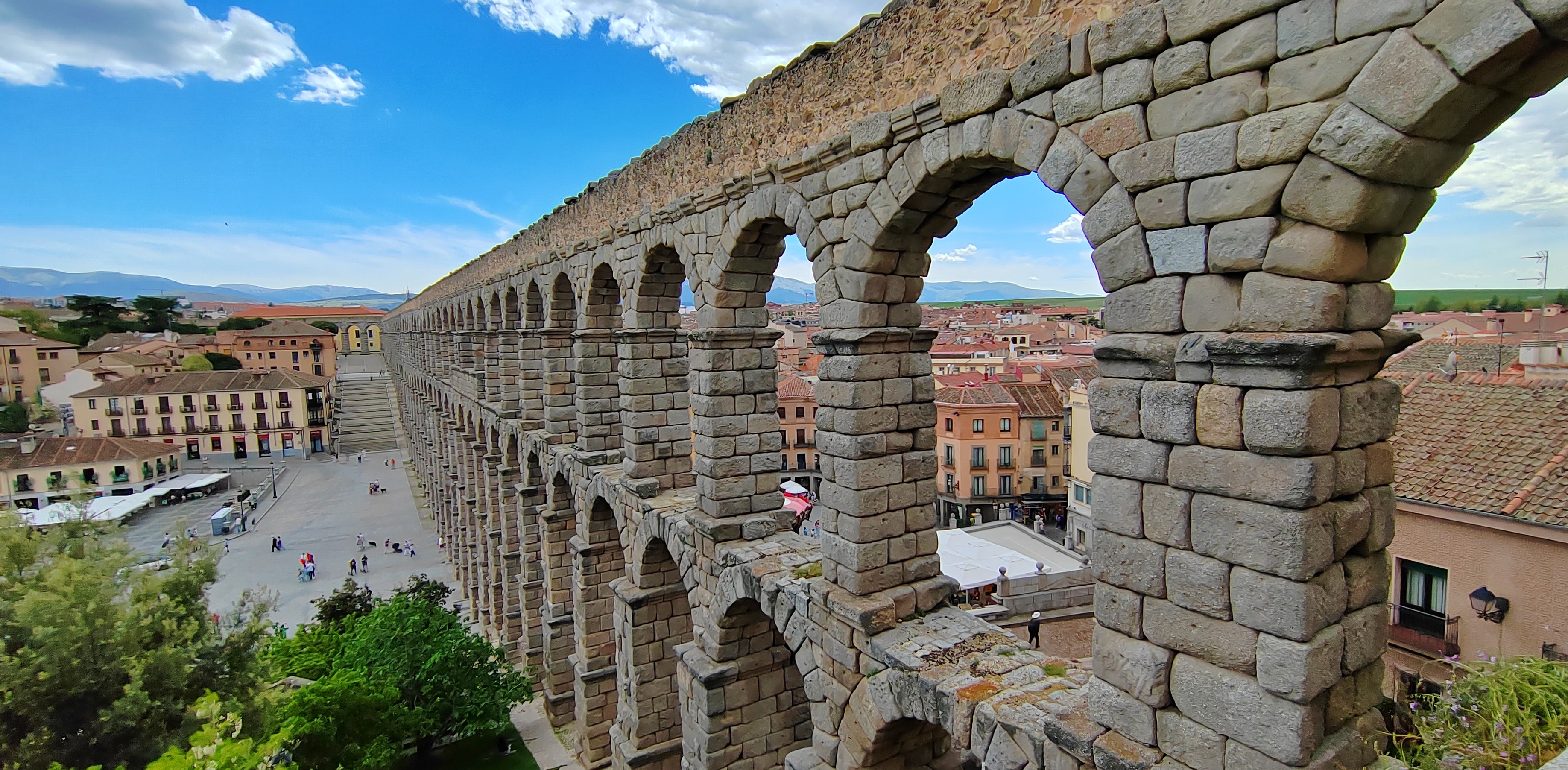 塞戈维亚的罗马大渡槽(acueducto).