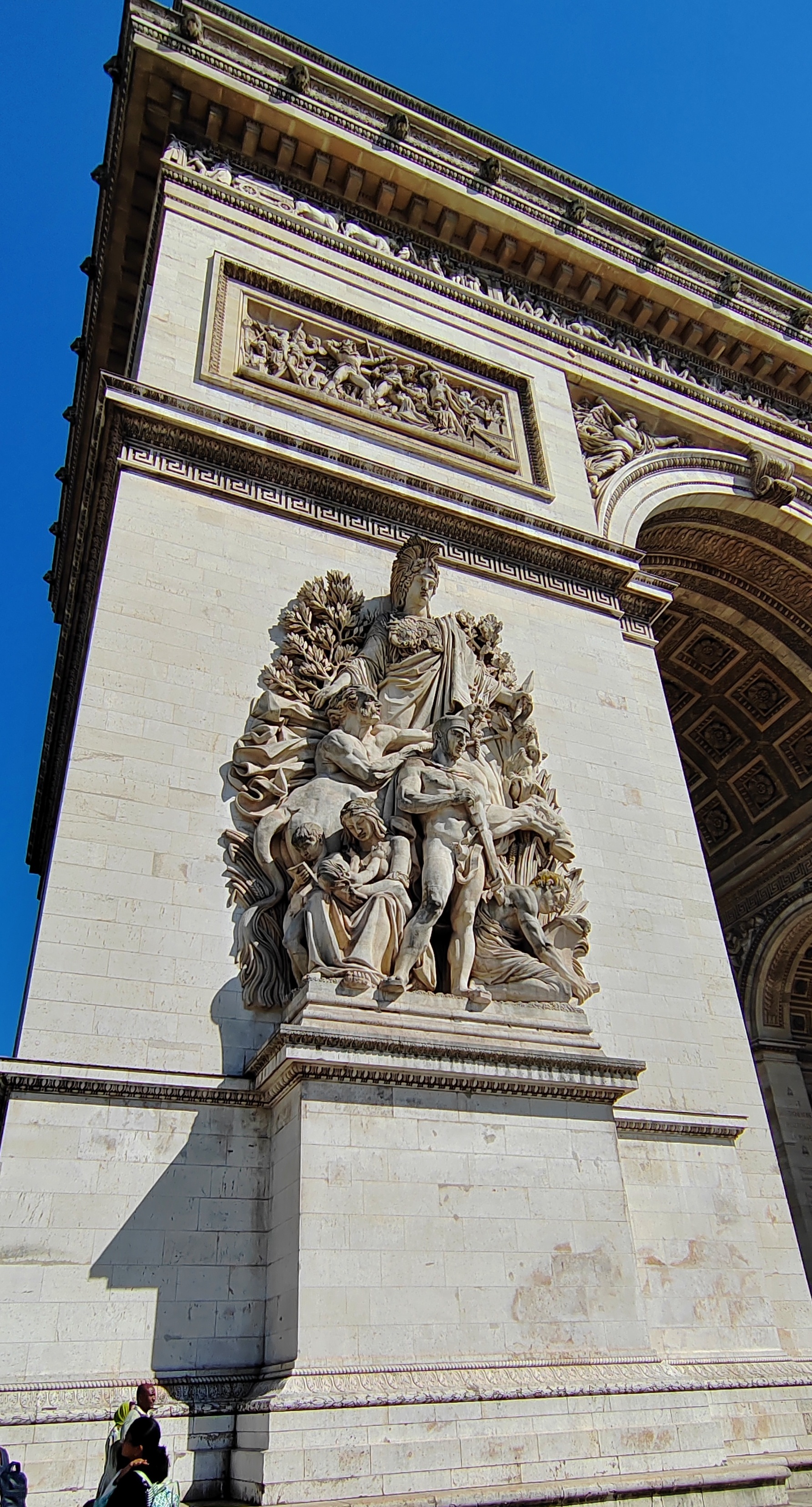 ,全称"雄狮凯旋门",门如其名,这是一座