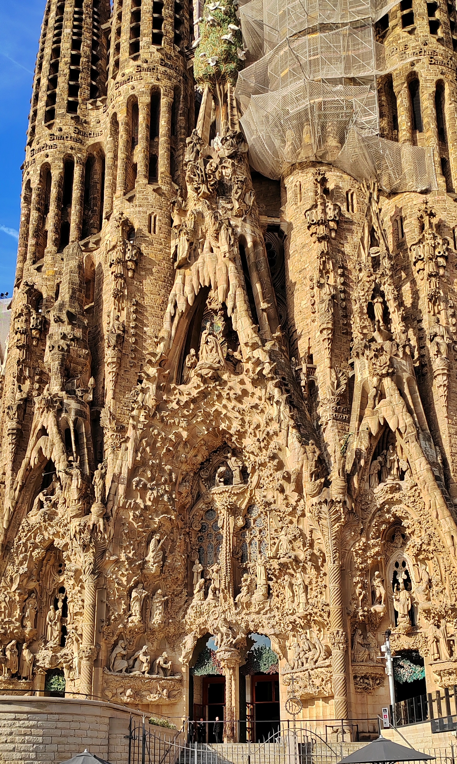 sagrada família),圣家族大教堂又译作神圣家族大教堂,简称圣家堂,是