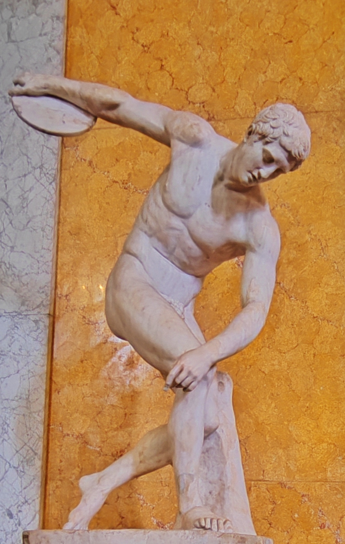 这座庄严宏伟的哥特式建筑不仅是国王加冕典礼的圣殿