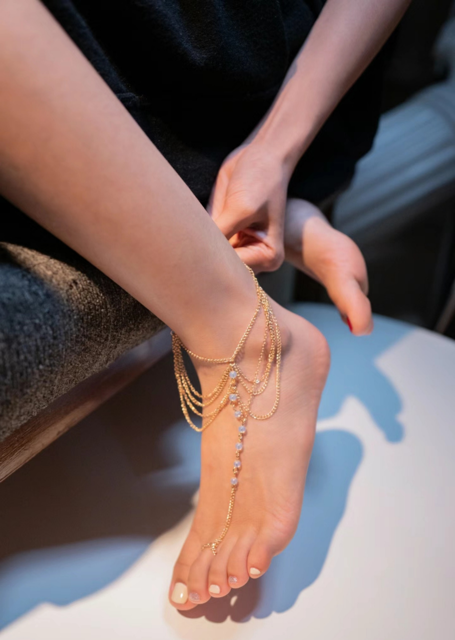 这脚链谁会不喜欢呢?#美女