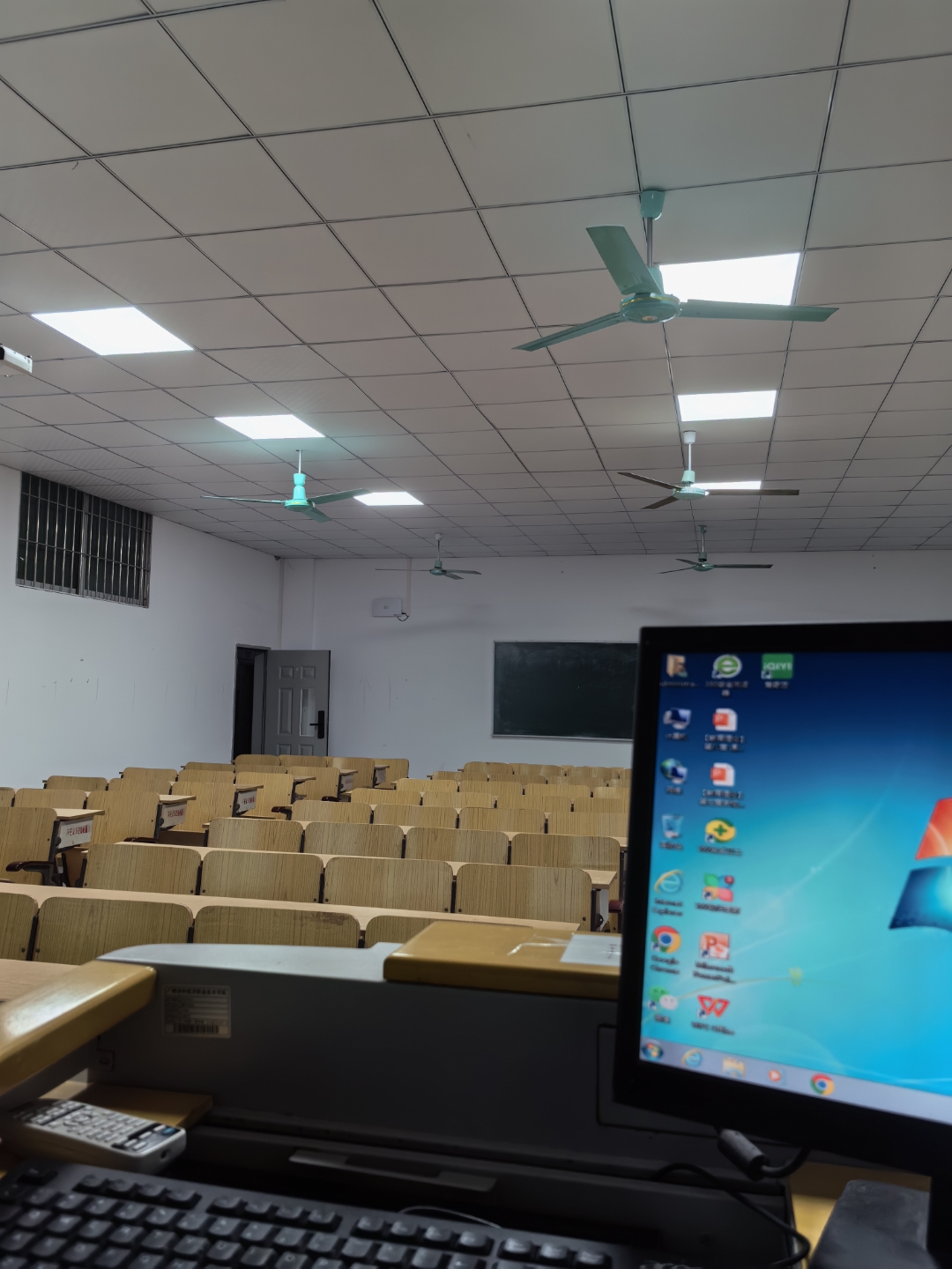 风扇轻轻转,知识缓缓来