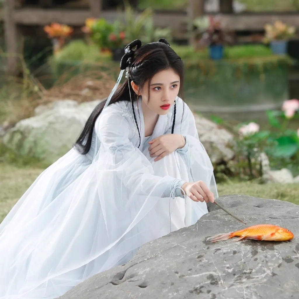 芙蓉何时能再盛开 ^ #鞠婧祎如意芳霏