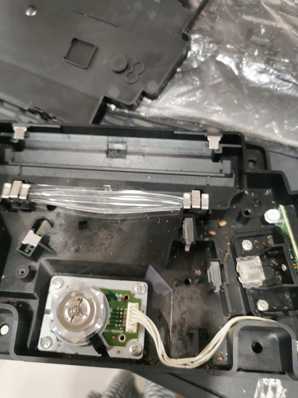 联想m7400激光器清洁 里面都被小强攻占了 打印出来有白印