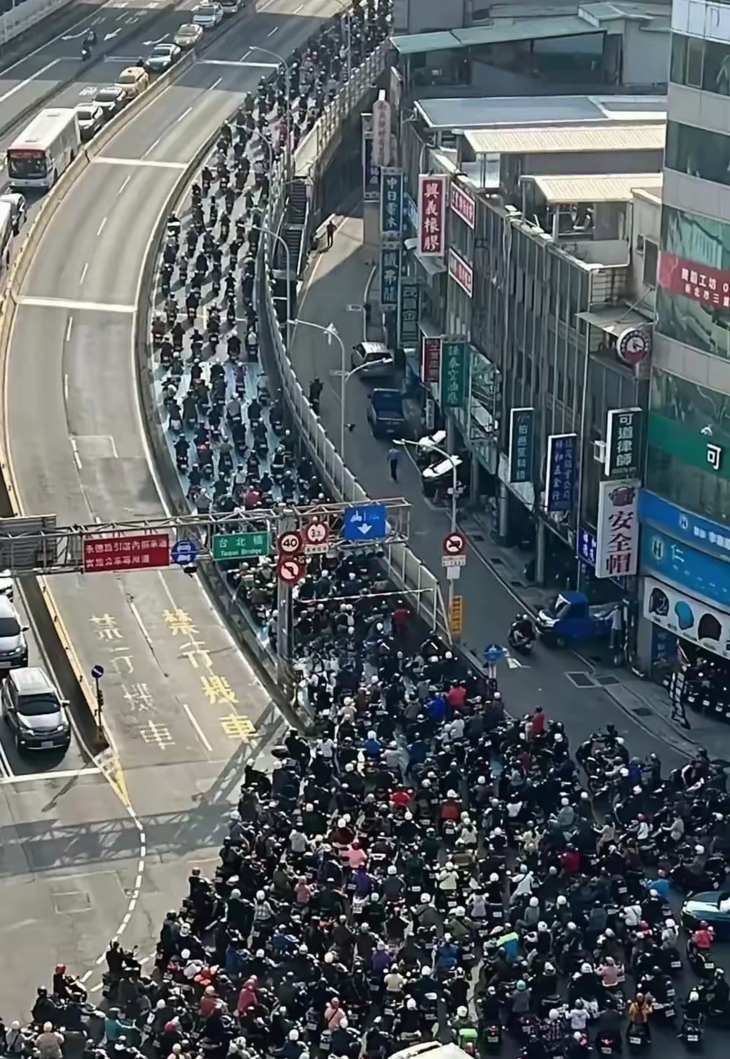 广州电鸡这么乱,很好奇一直没禁摩的大城市是怎么管理的?