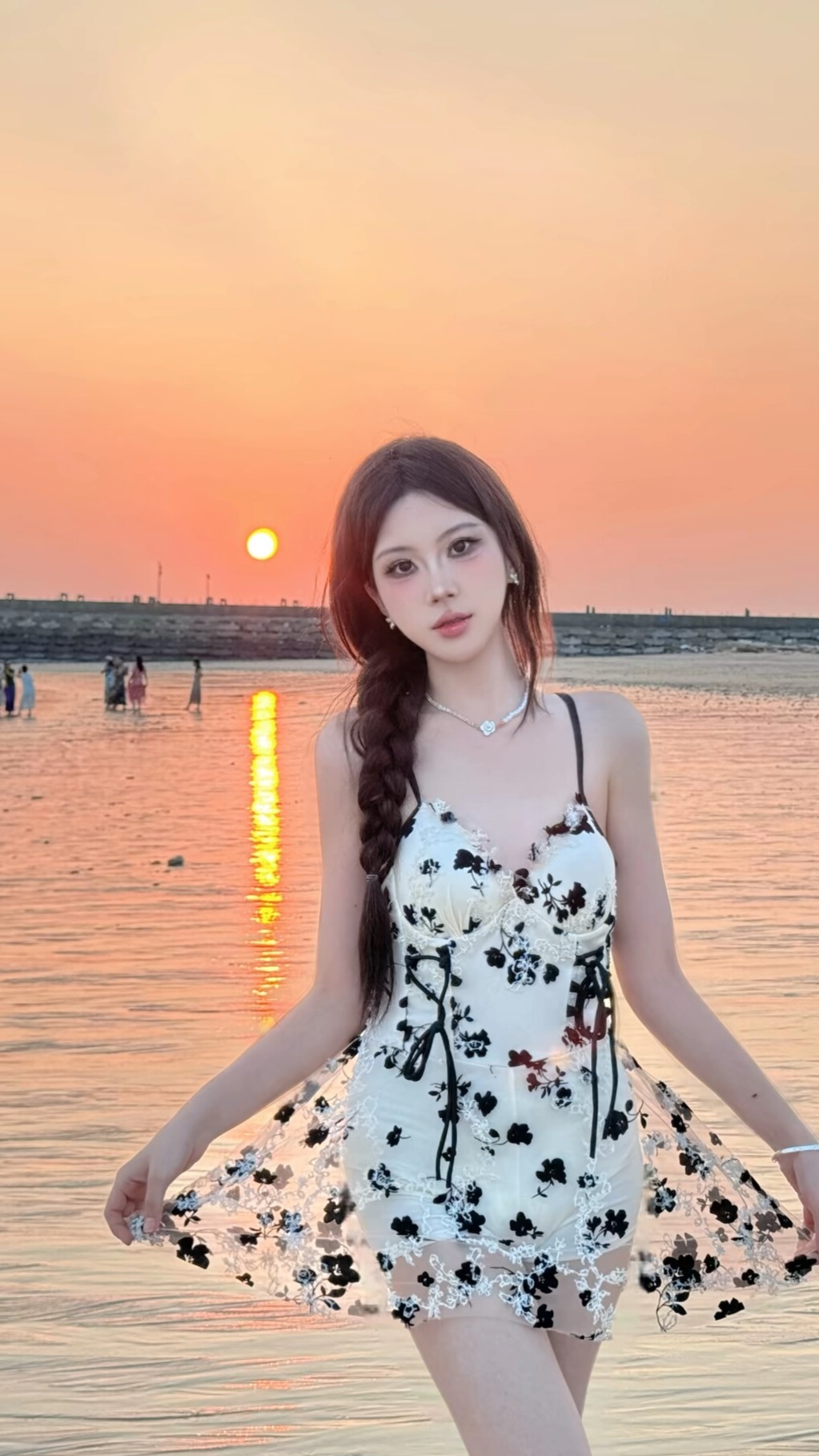 踏碎千山暮色稠,长歌直破楚江秋