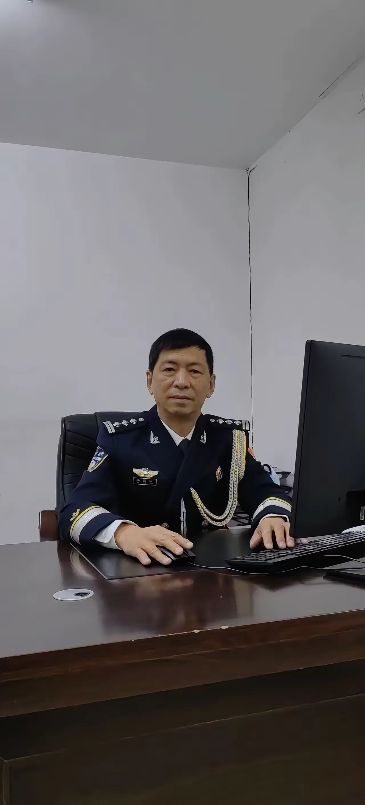 我的家乡在小兴安岭东北麓的一个小镇,是省森工总