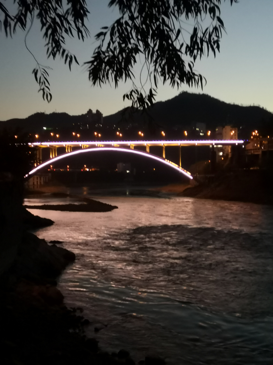 攀枝花渡口大桥 夜色下的金沙江畔渡口大桥格外迷人!