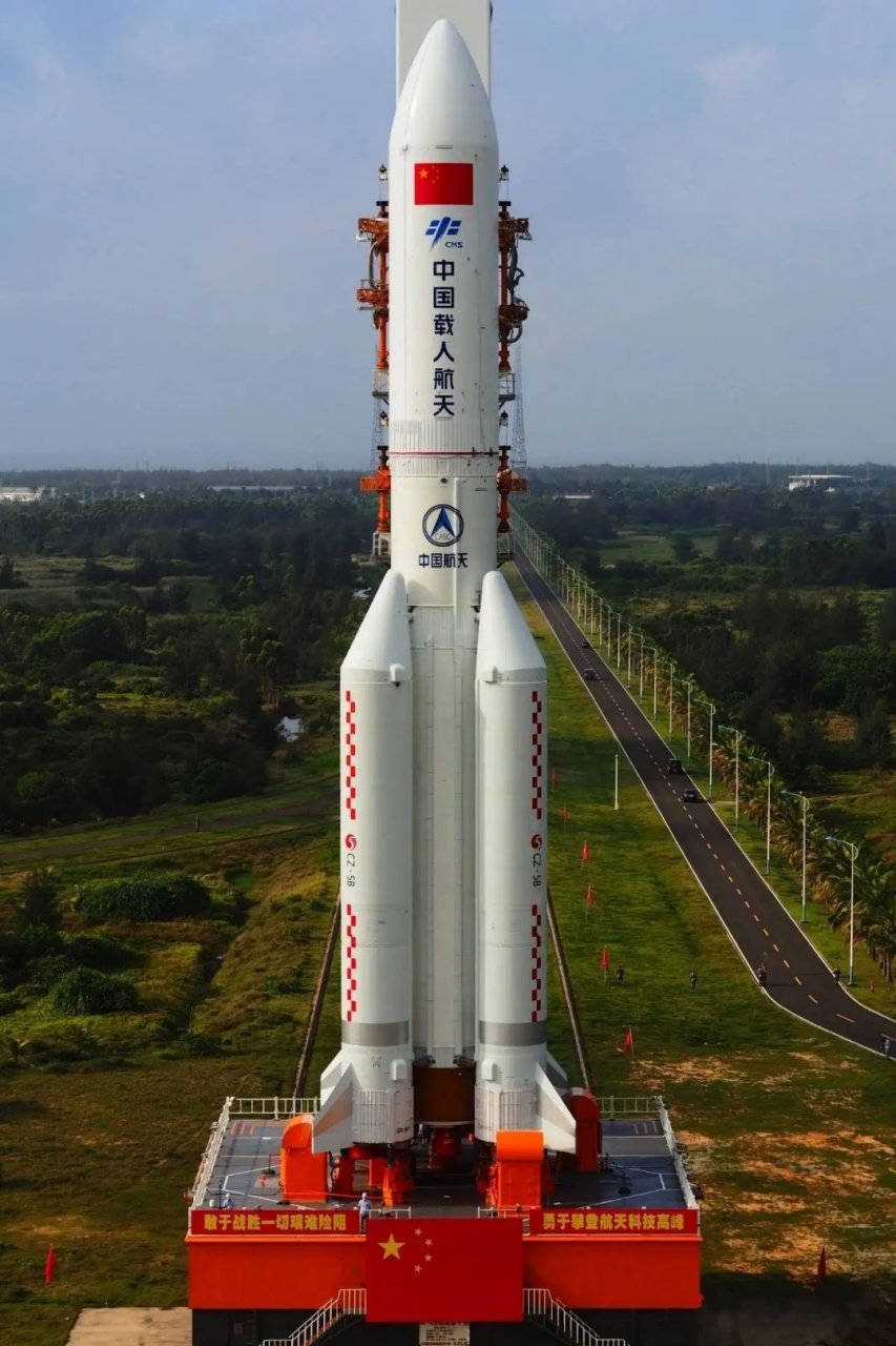 神州五号火箭发射器上是五星红旗,不是日本国旗,科学要严谨,对儿童对