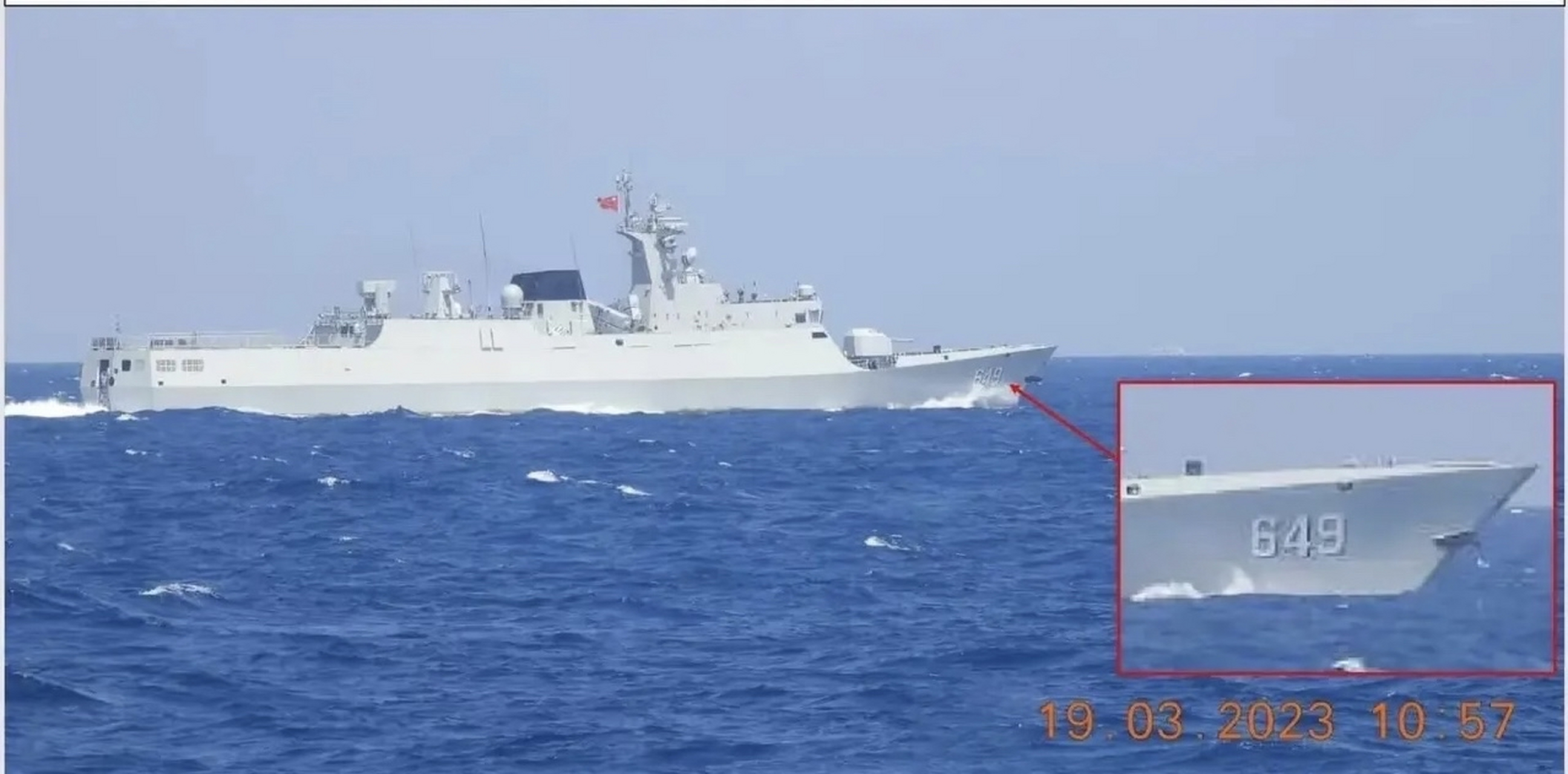 近日,菲律宾海岸警卫队拍摄的中国海军056护卫舰,中国海警战舰.