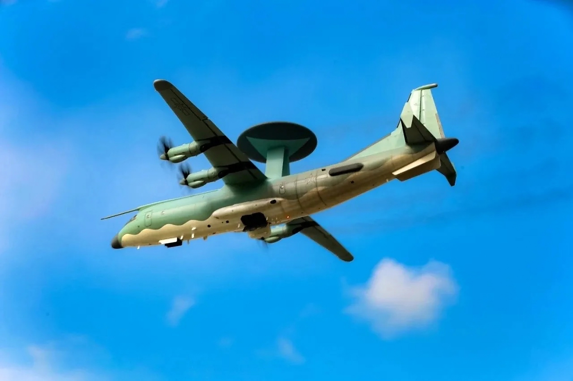 2012年12月29日,空警-500预警机在陕西汉中首飞成功,空军和海军航空兵