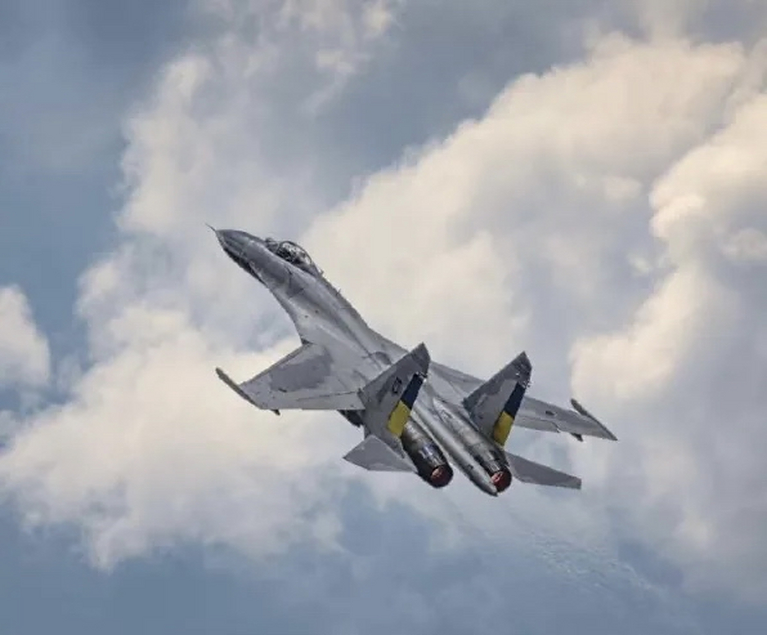 8月6日,乌克兰空军曝光了苏-27战斗机的新空优涂装.