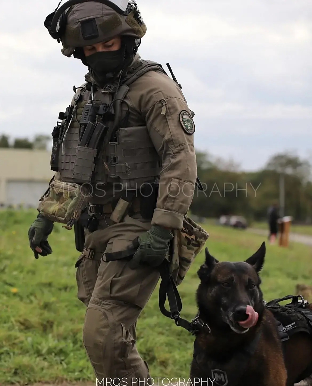 法国gign特种部队士兵照片,看着这一身装备还是非常酷的.#利剑计划