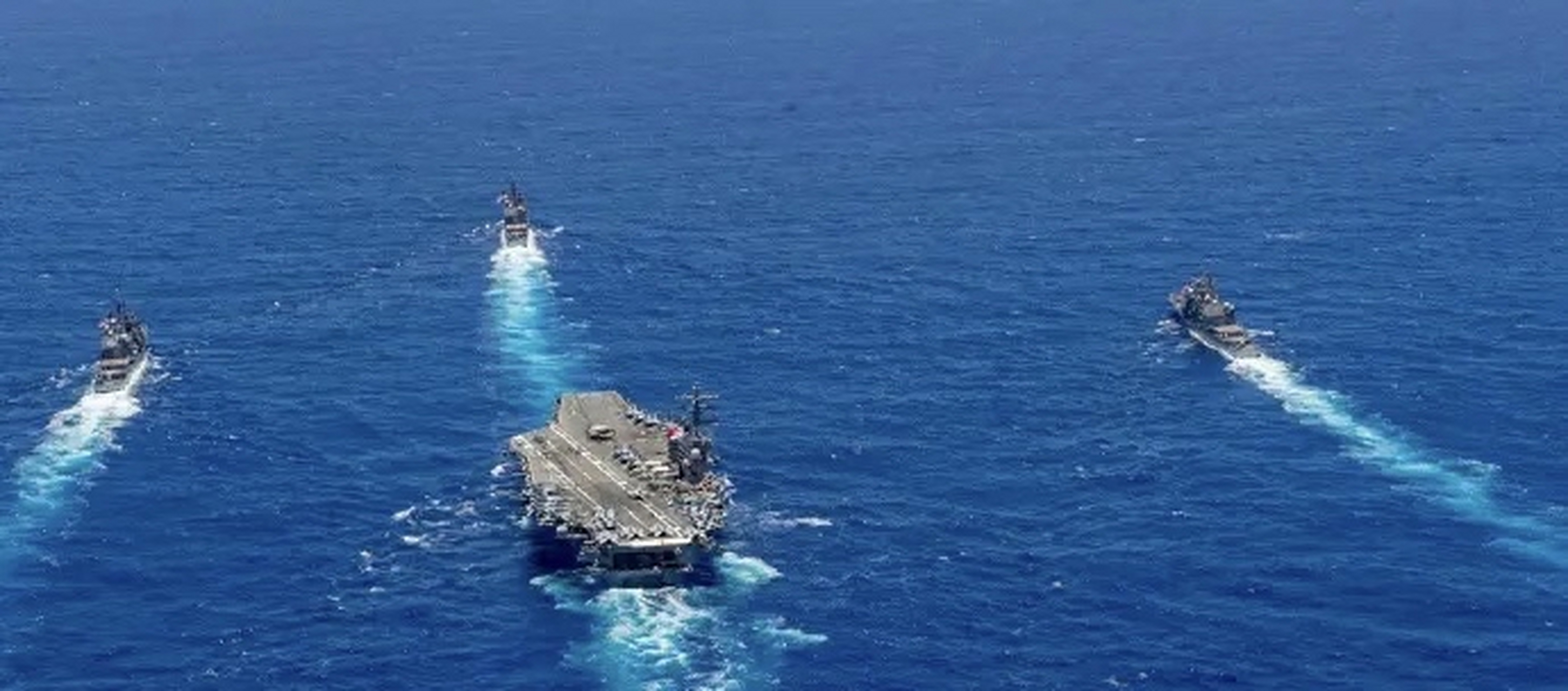 美国海军里根号航母战斗群可以说是"百岁舰队".